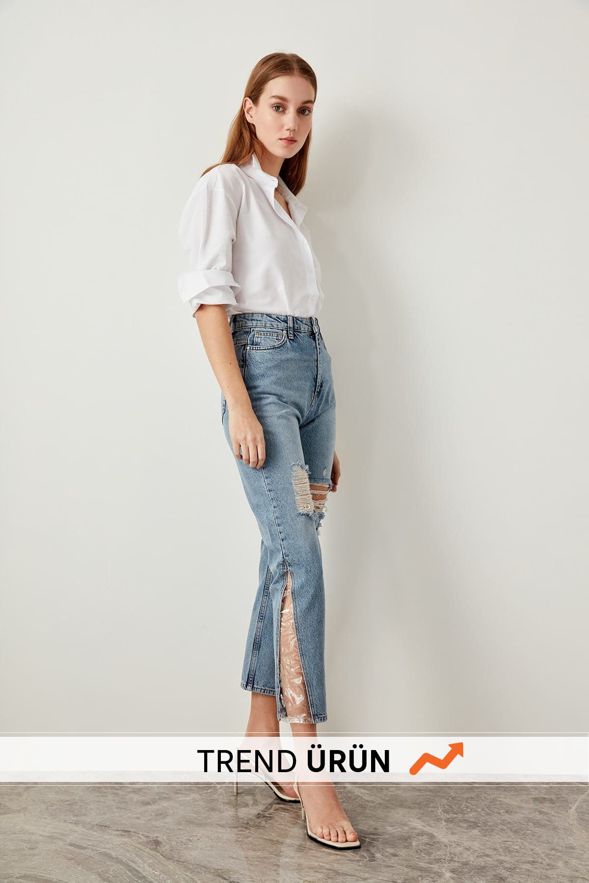 TRENDYOLMİLLA Mavi Paça Detaylı Yüksek Bel Mom Jeans TCLSS19NI0006