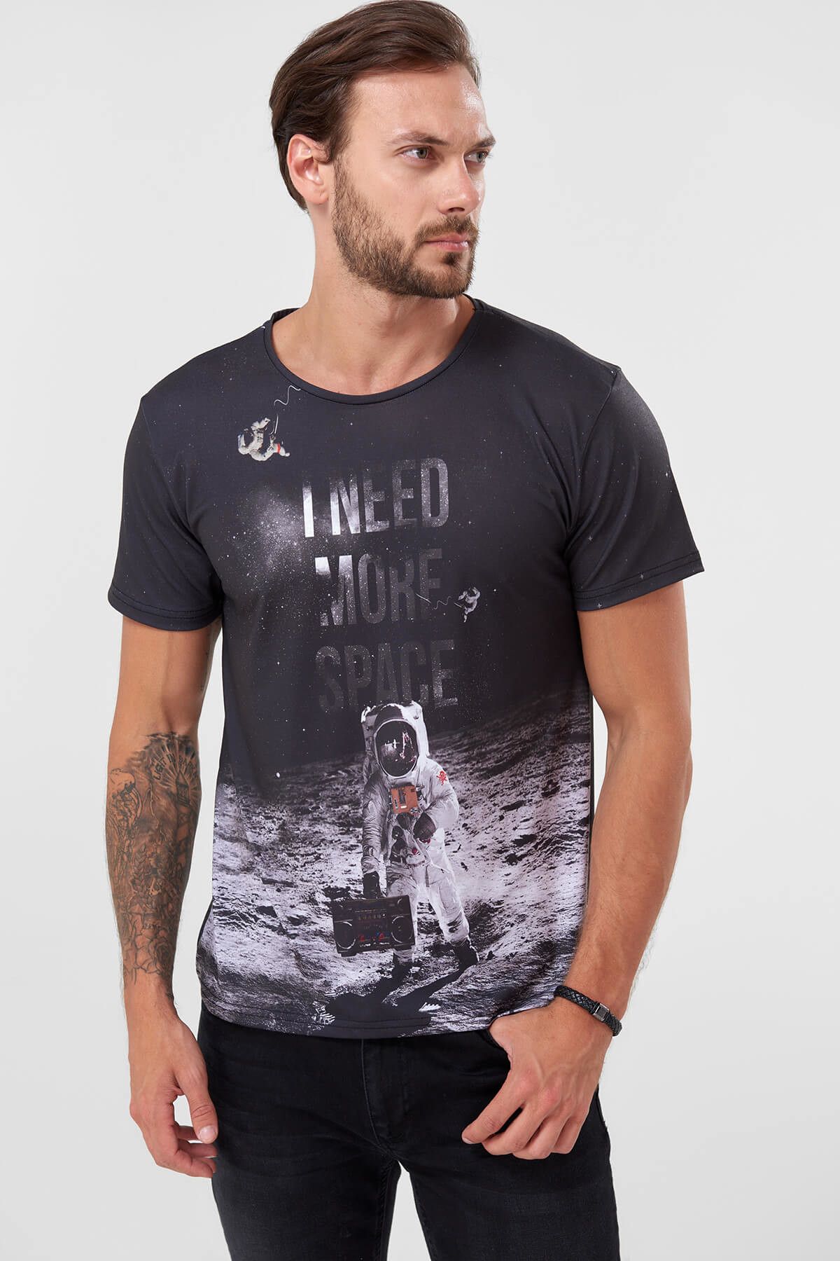 TRENDYOL MAN Siyah Erkek T-Shirt - Uzaylı Grafik - Baskılı