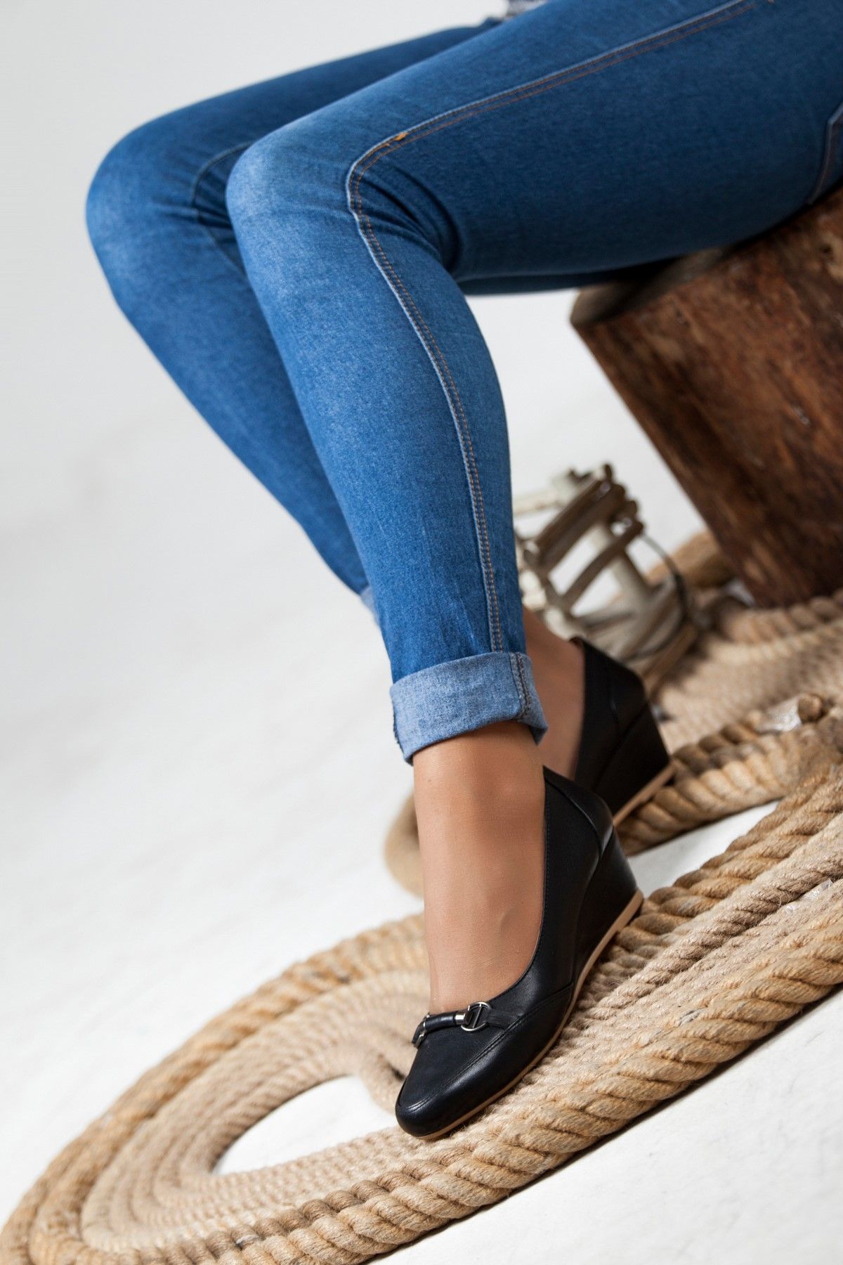 Deripabuc Hakiki Deri Siyah Kadın Dolgu Topuklu Ayakkabı DP-0112