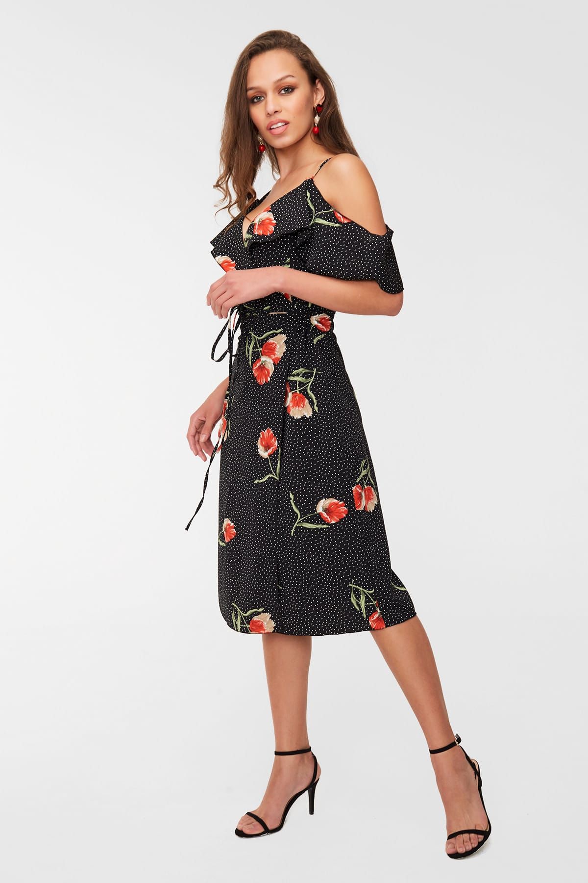 New Now Kadın Siyah Çiçek Desenli İp Askılı Kruvaze Yaka Bağlamalı Elbise 19Y005961