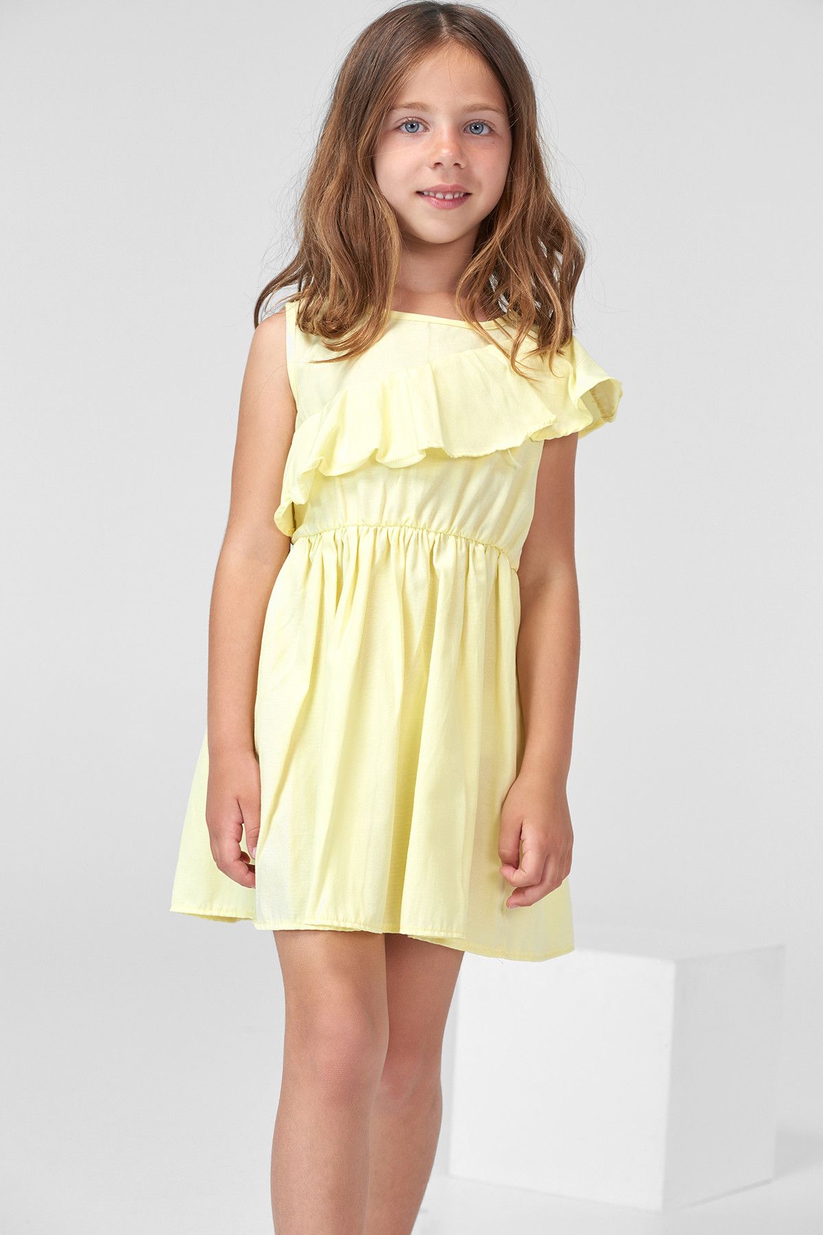 TRENDYOLKIDS Sarı Fırfır Detaylı Kız Çocuk Elbise TKDSS18OA0073