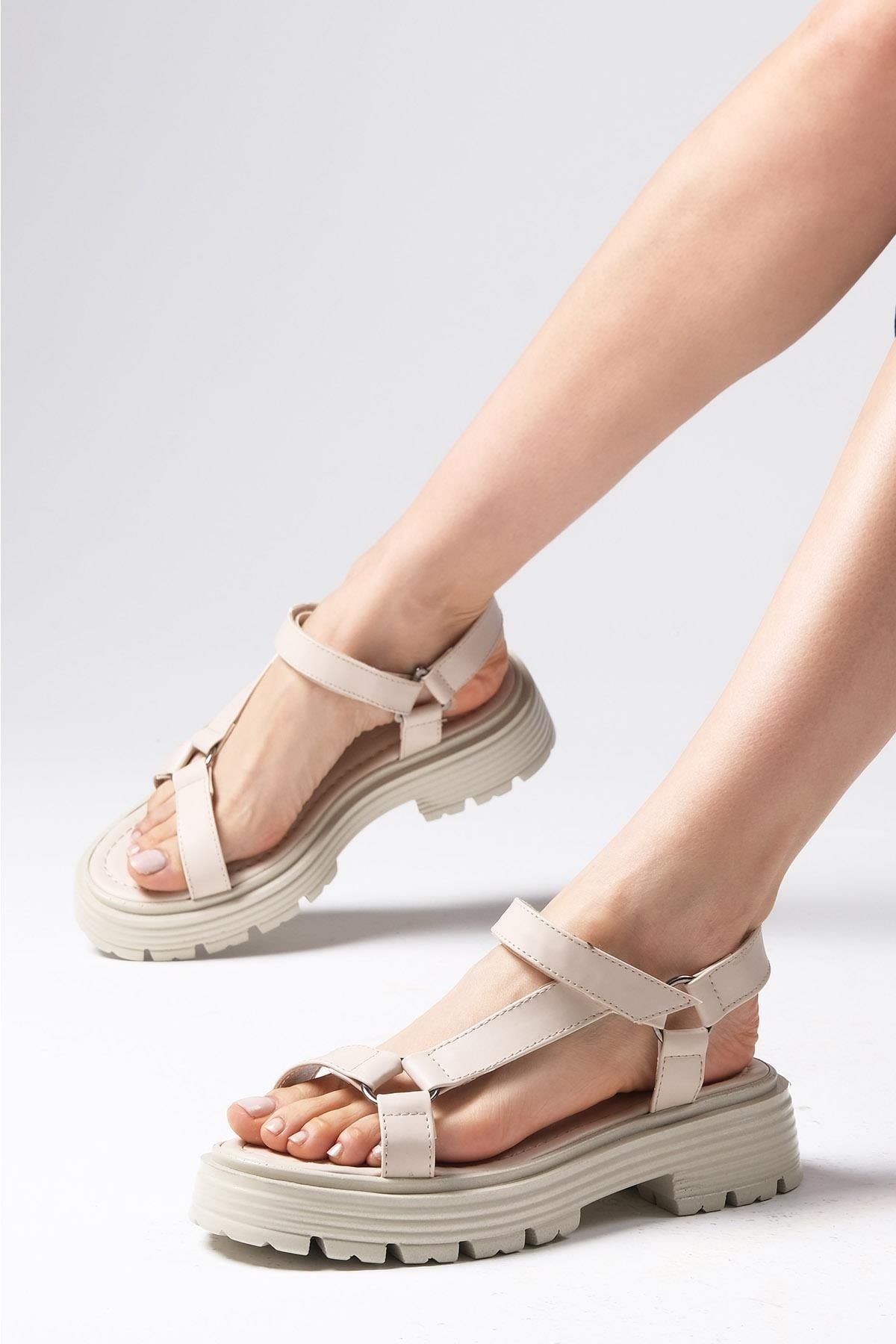 Mio Gusto Sierra Bej Renk Kalın Tabanlı Cırtlı Kadın Sandalet Ayakkabı