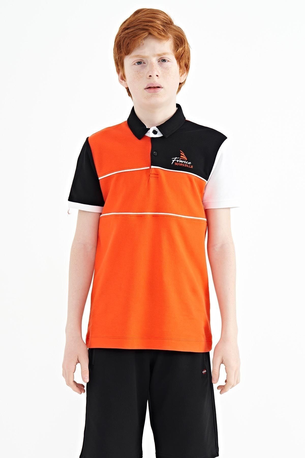 TOMMY LIFE Portakal Renk Bloklu Nakış Yazı Detaylı Standart Kalıp Polo Yaka Erkek Çocuk T-shirt - 11109