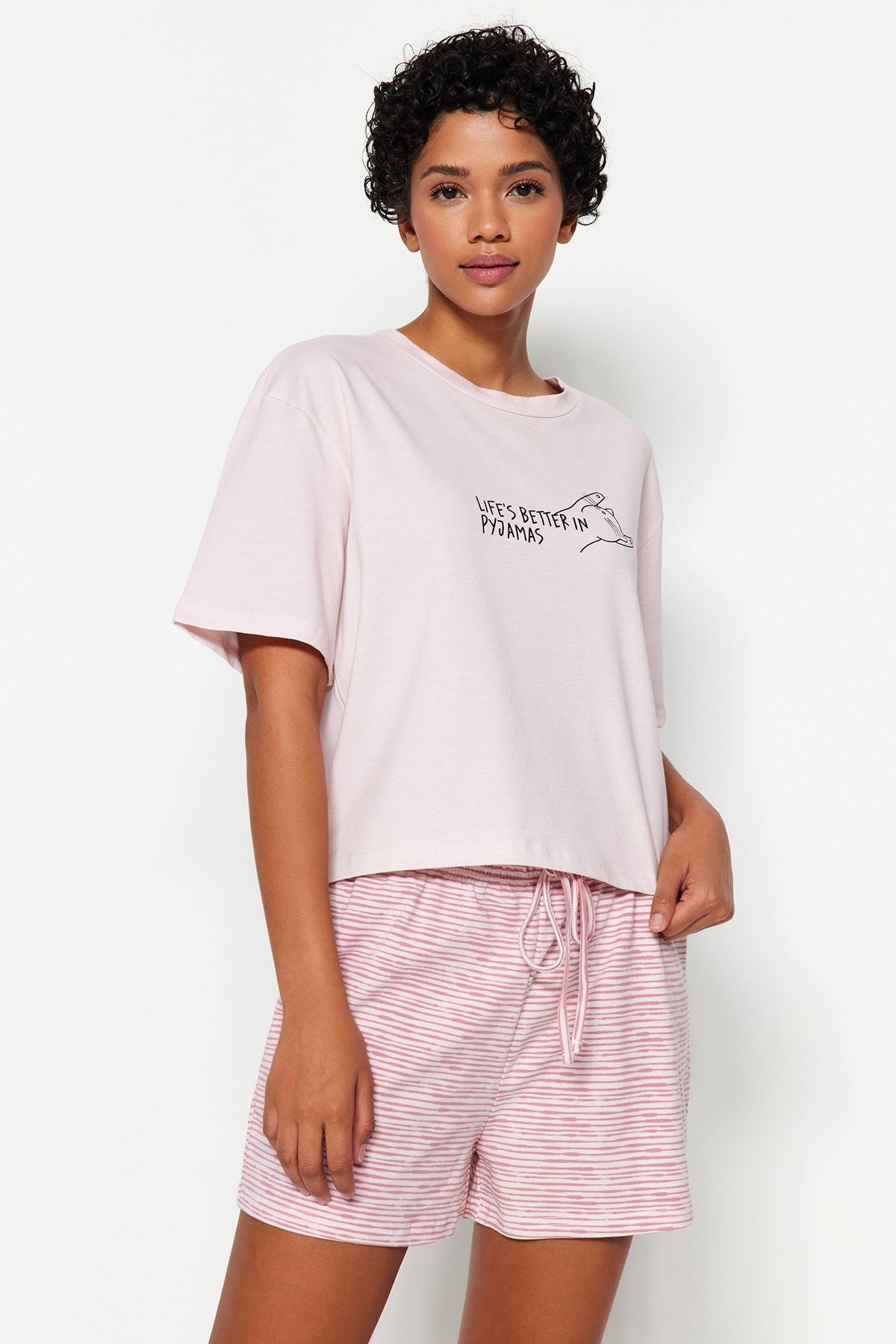 TRENDYOLMİLLA Pudra Çizgili Slogan Baskılı Pamuklu T-shirt-Şort Örme Pijama Takımı THMSS23PT00228