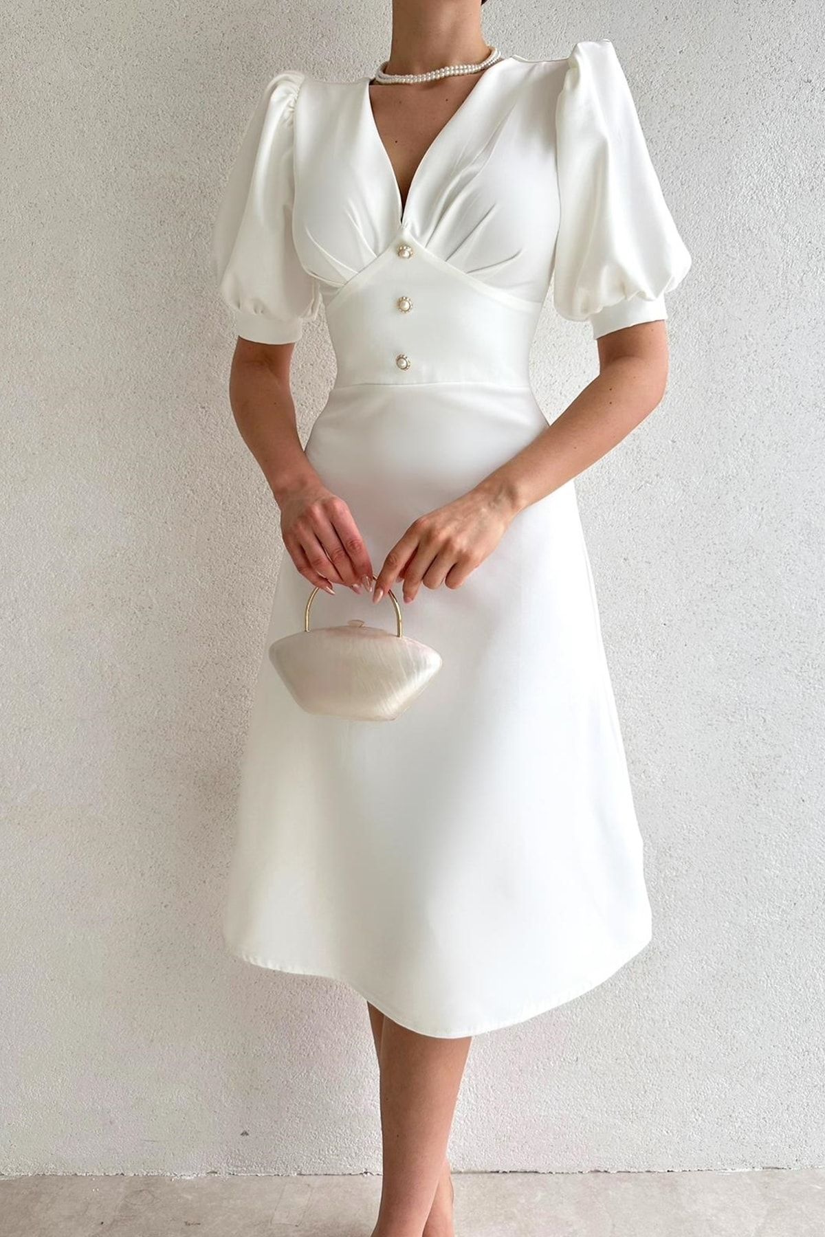lovebox Kadın Pamuklu Atlas Kumaş Düğme Detay V Yaka Kısa Kol Midi Boy Beyaz Abiye Elbise 153