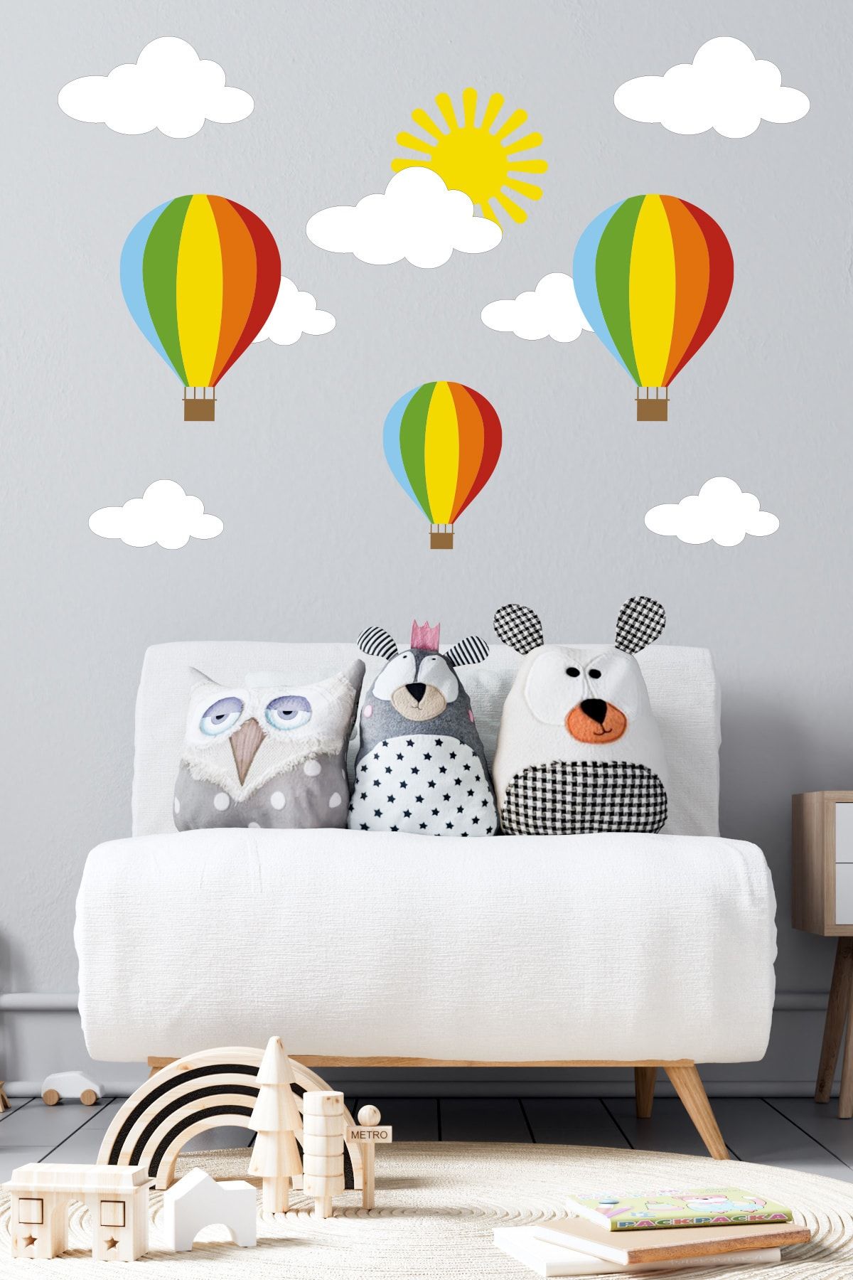 Tilki Dünyası Renkli Uçan Balonlar,beyaz Bulutlar, Güneş Çocuk Odası Duvar Sticker