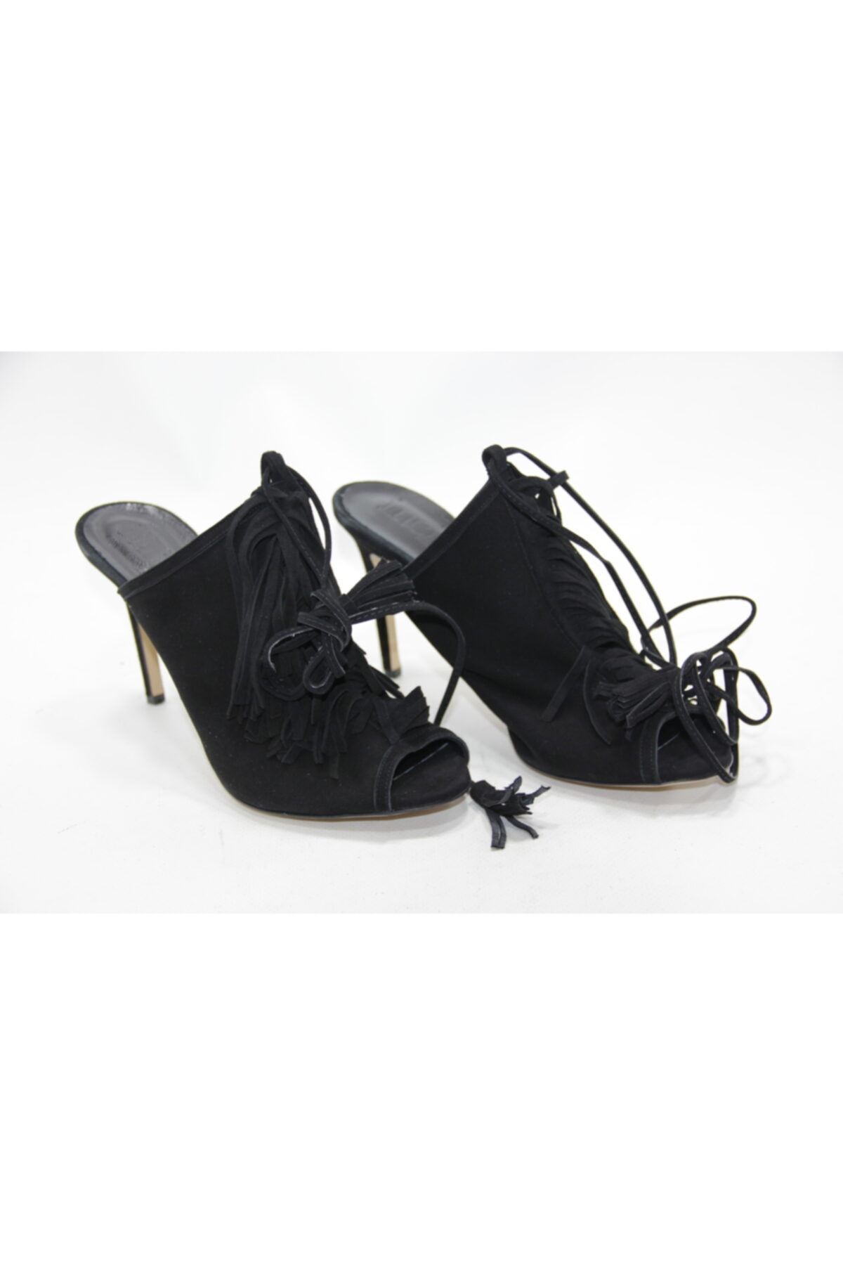 İnci Kadın Siyah Bağcık Detaylı 40 Numara Hakiki Deri Topuklu Ayakkabı
