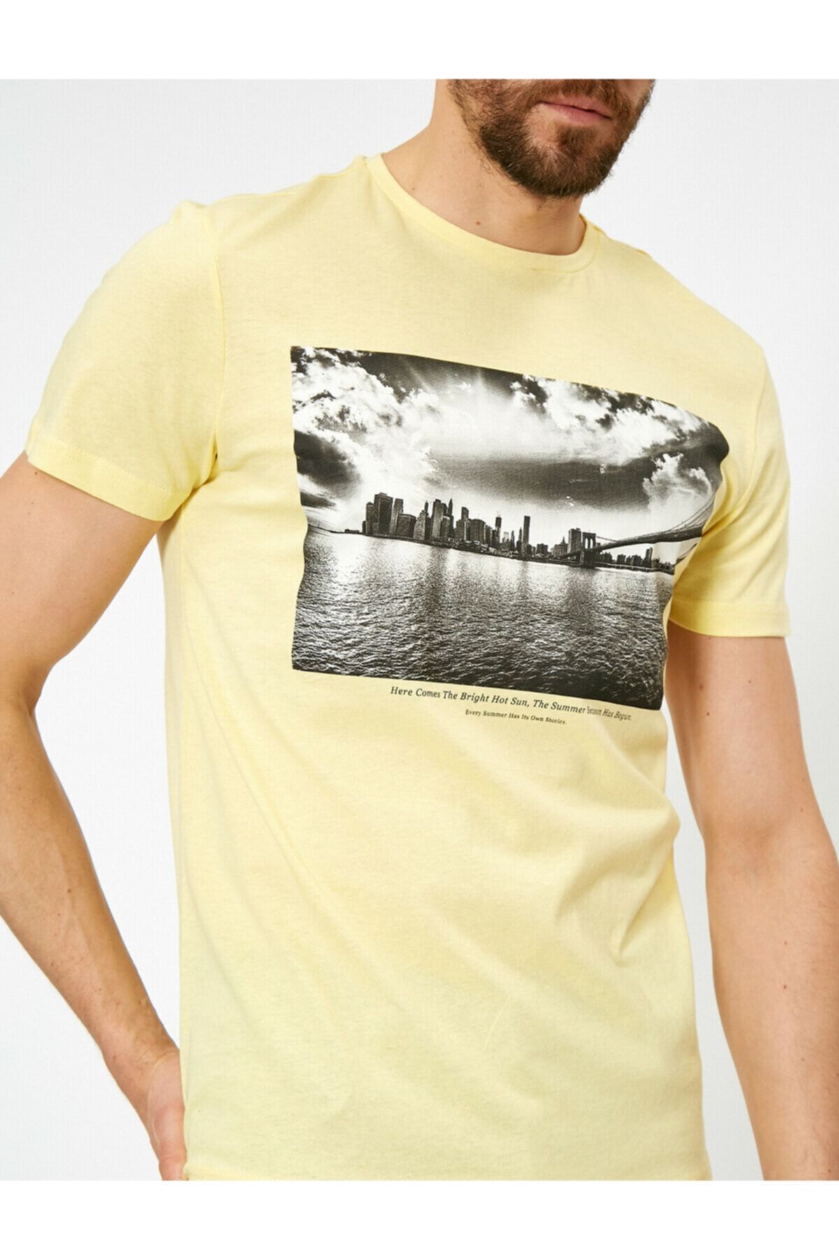 Koton Erkek Sarı Yazili Baskili T-Shirt 0YAM11329MK