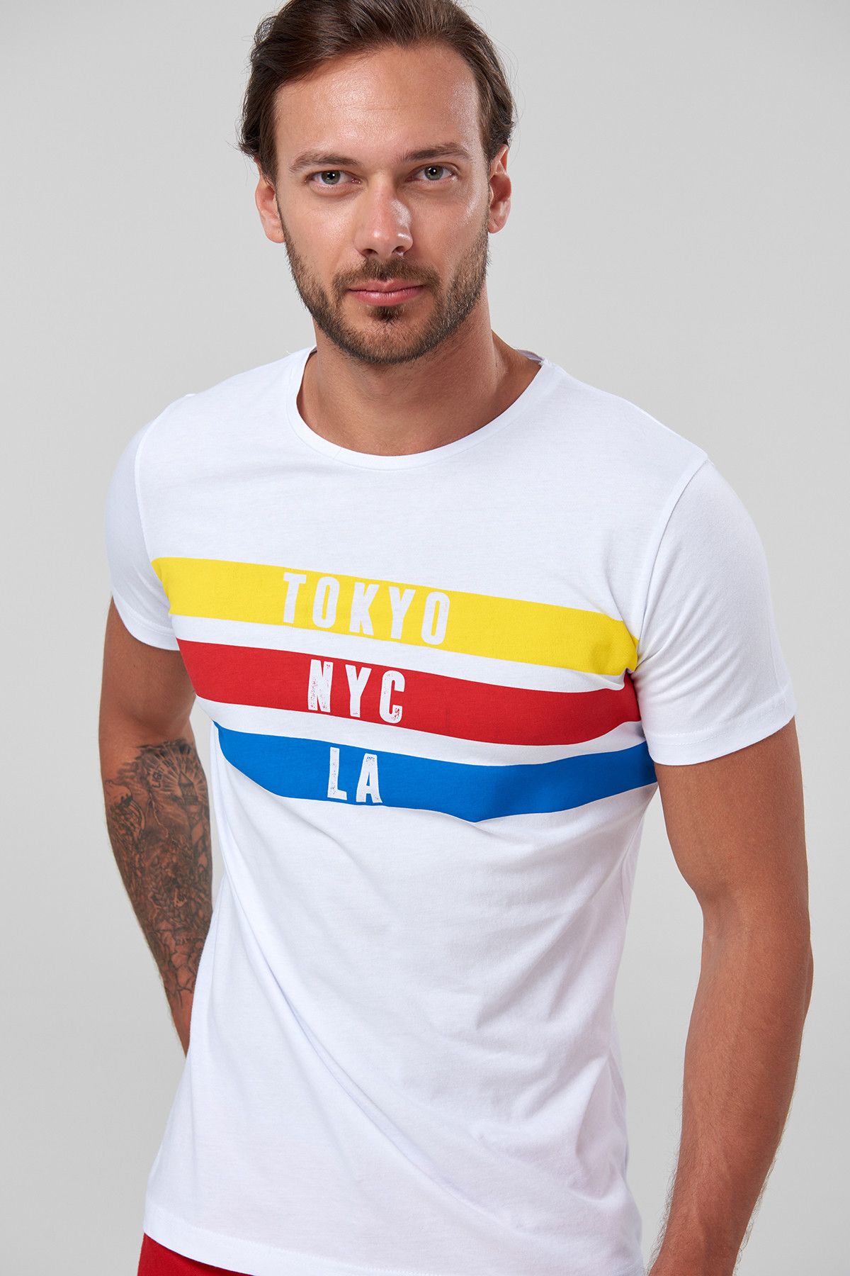 TRENDYOL MAN Beyaz Erkek T-Shirt  - Renkli Şeritli Street - Style