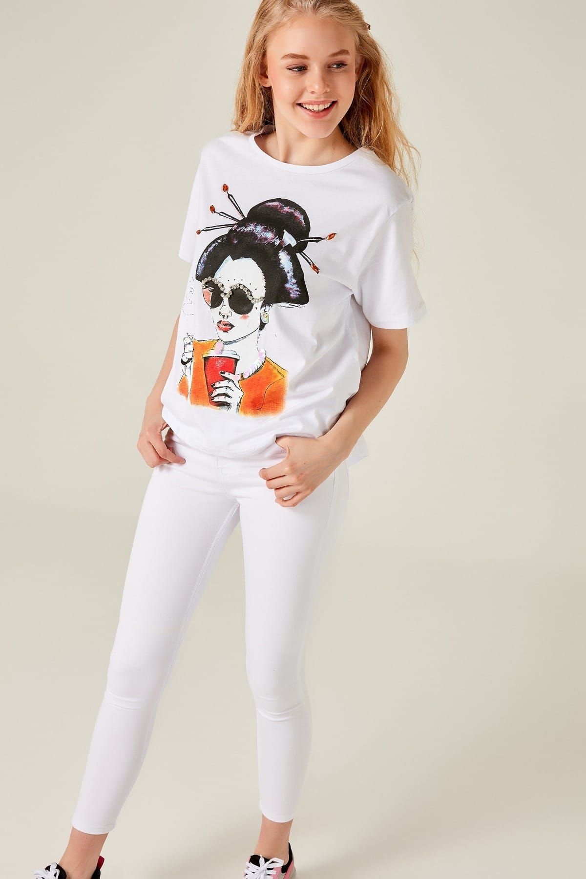 Boutiquen Kadın Beyaz Baskılı Taş İşlemeli T-Shirt Dm-19Y1120