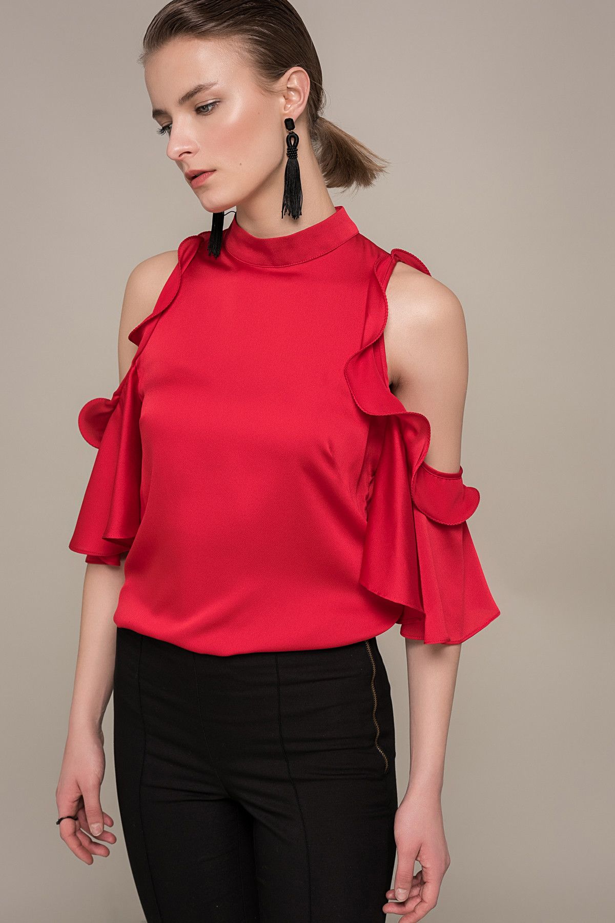 Y-London Kadın Kırmızı Omuz Açık Kol Volanlı Saten Bluz EX-15630