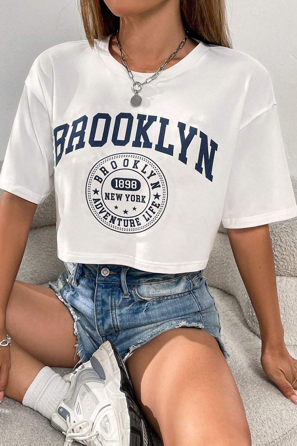 MODAGEN Kadın Oversize Crop T-shirt Beyaz Brooklyn Baskılı