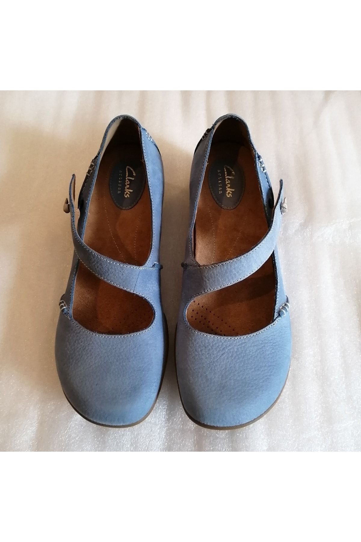 CLARKS Kadın Hakiki Nubuk Pütürlü Mavi Çapraz Ince Gizli Lastikli Bantlı Kauçuk Tabanlı Sandalet