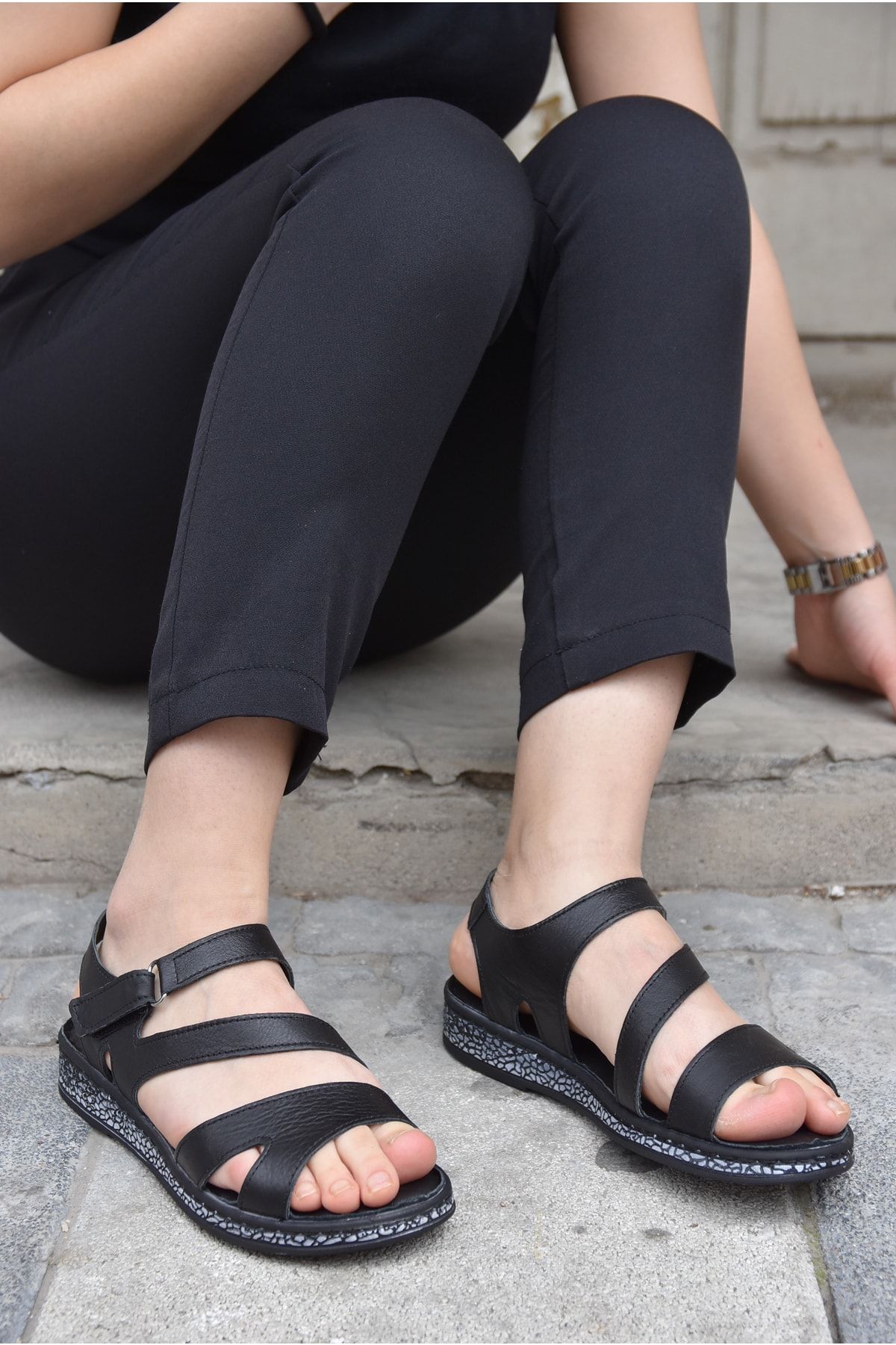 Prego (ces) Poli Hafif Hakik Deri Cırtlı Günlük Kadın Sandalet Siyah