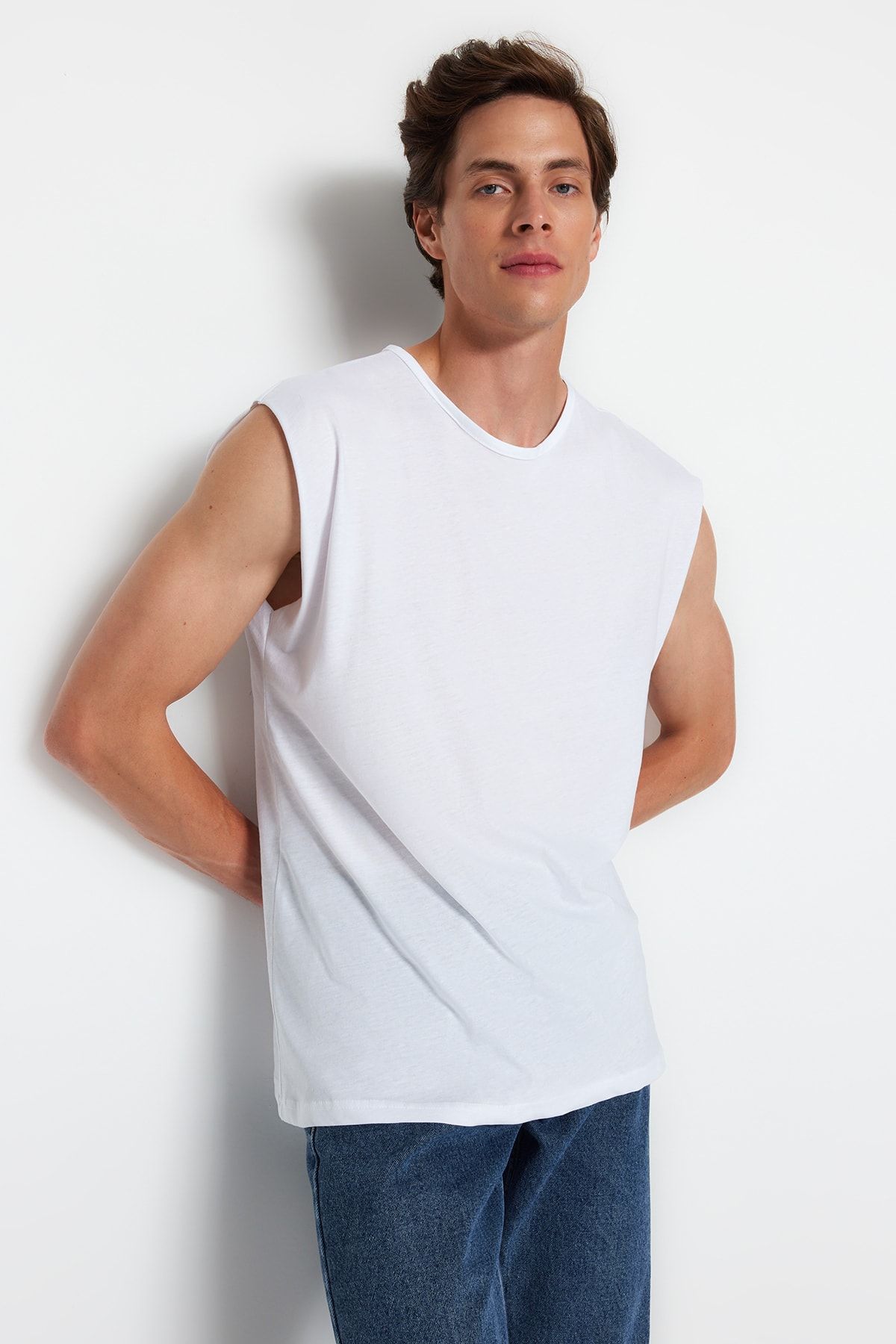 TRENDYOL MAN Basic Beyaz  Regular/Normal Kesim %100 Pamuk Kolsuz Atlet/T-Shirt TMNSS20AL0067