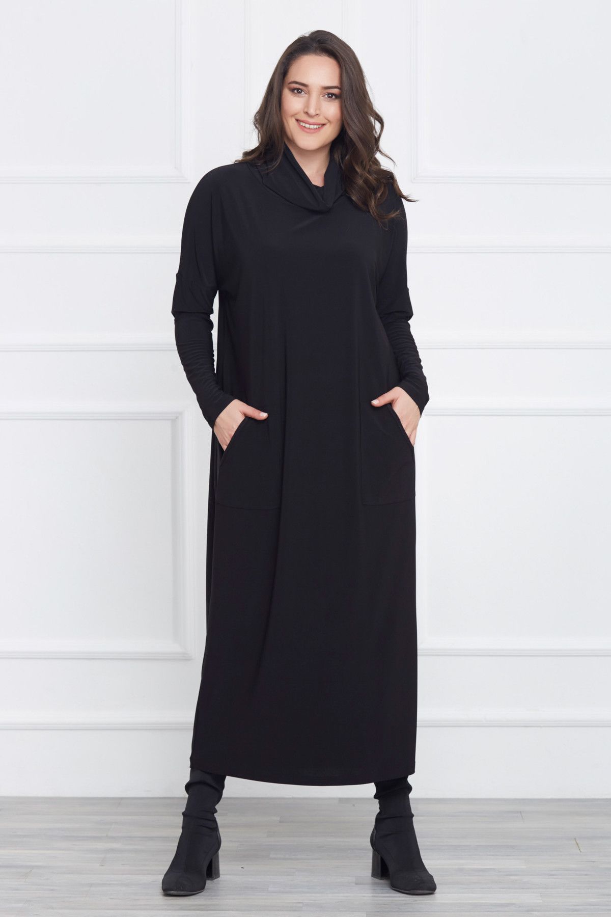 Laranor Kadın Siyah Boğazlı ve Cep Detaylı Uzun Elbise 17LB9028