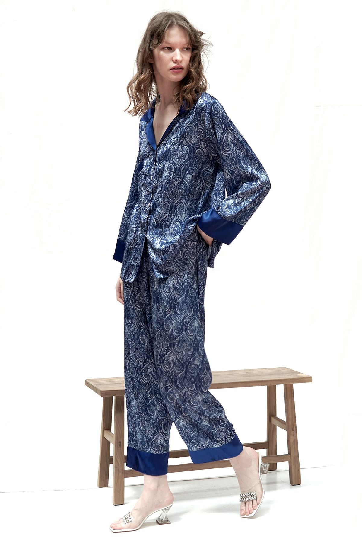 Mita Concept İpeksi Saten Şal Desenli Gömlekli Pijama Takımı