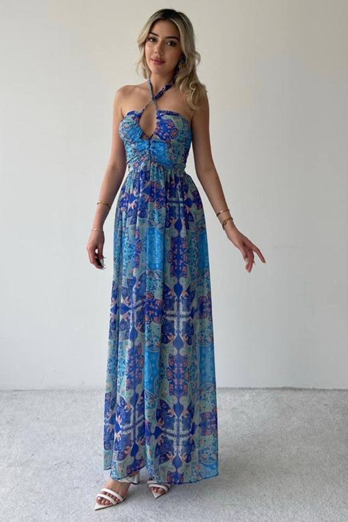 lovebox Kadın Etnik Baskılı Astarlı Şifon Kumaş Dekolteli Kloş Kesim Mavi Abiye Elbise 162