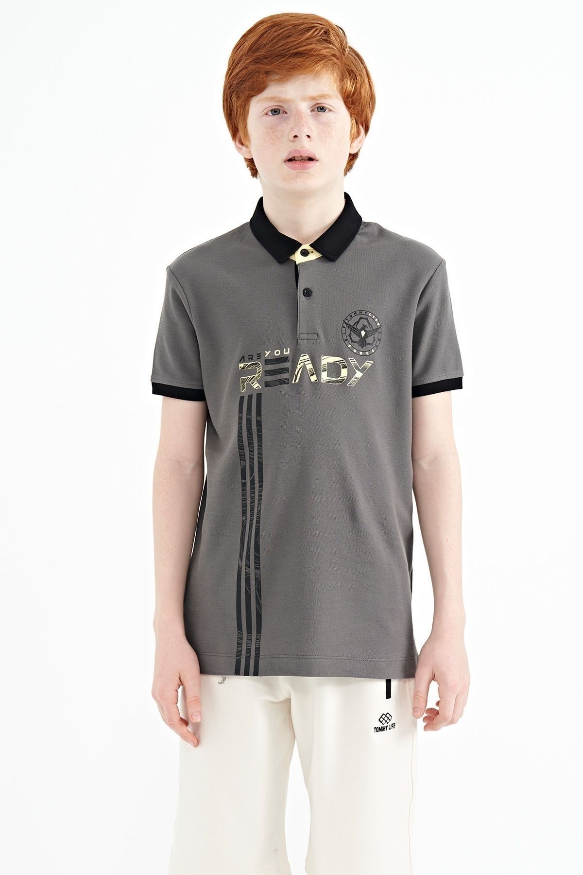 TOMMY LIFE Koyu Gri Yazı Baskı Desenli Standart Kalıp Polo Yaka Erkek Çocuk T-shirt - 11143