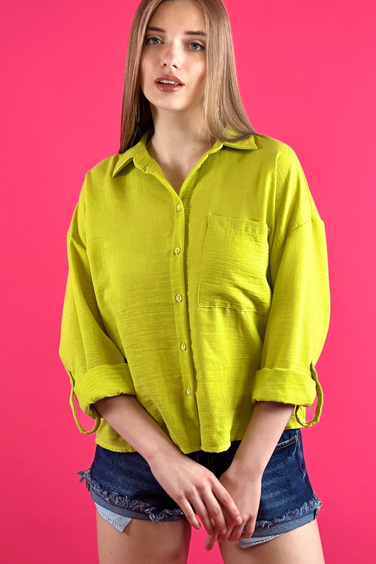 Miss Poem Fıstık Yeşil Klasik Yaka Düğmeli Katlanır Tam Kol Cepli Kadın Yazlık Gömlek