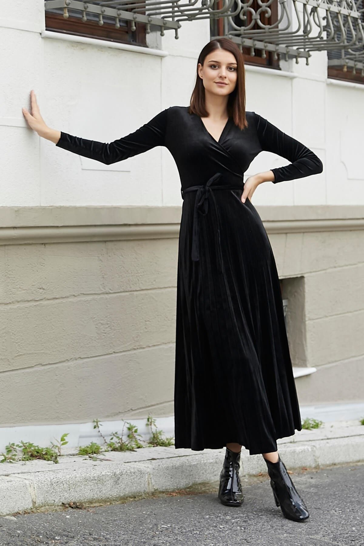 Femme Butik Kadın Siyah Kruvaze Kadife Elbise FM5700