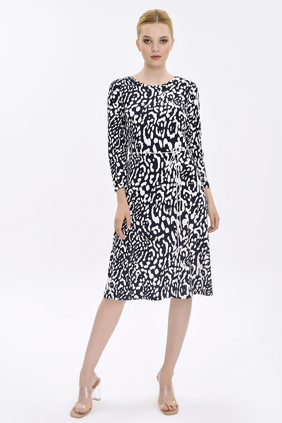 Hanna's Kadın Lacivert - Beyaz Zebra Desenli Kemerli Kloş Elbise