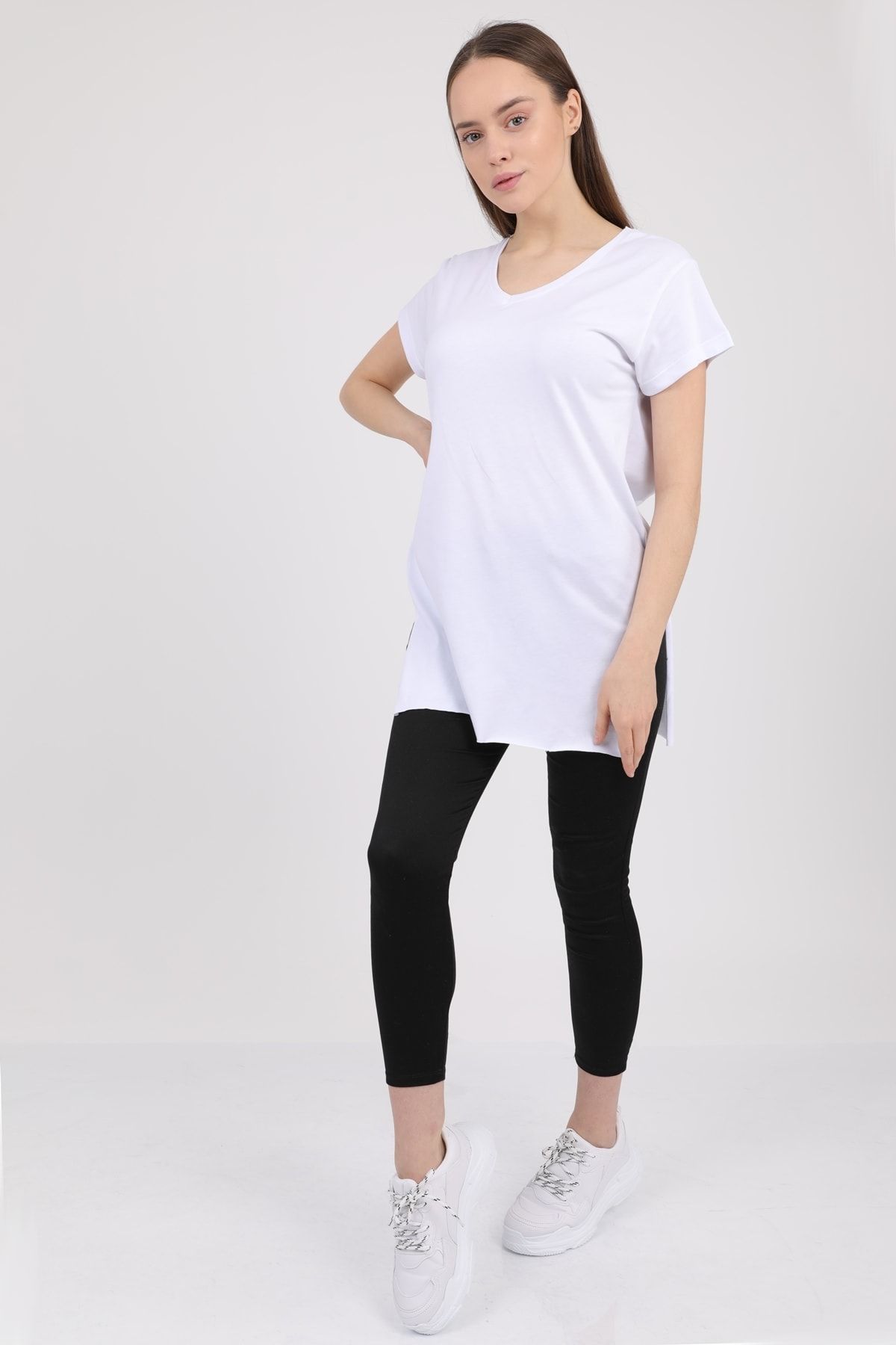 MD trend Kadın Beyaz V Yaka Yırtmaçlı Kısa Kol Pamuklu T-Shirt Mdt3025