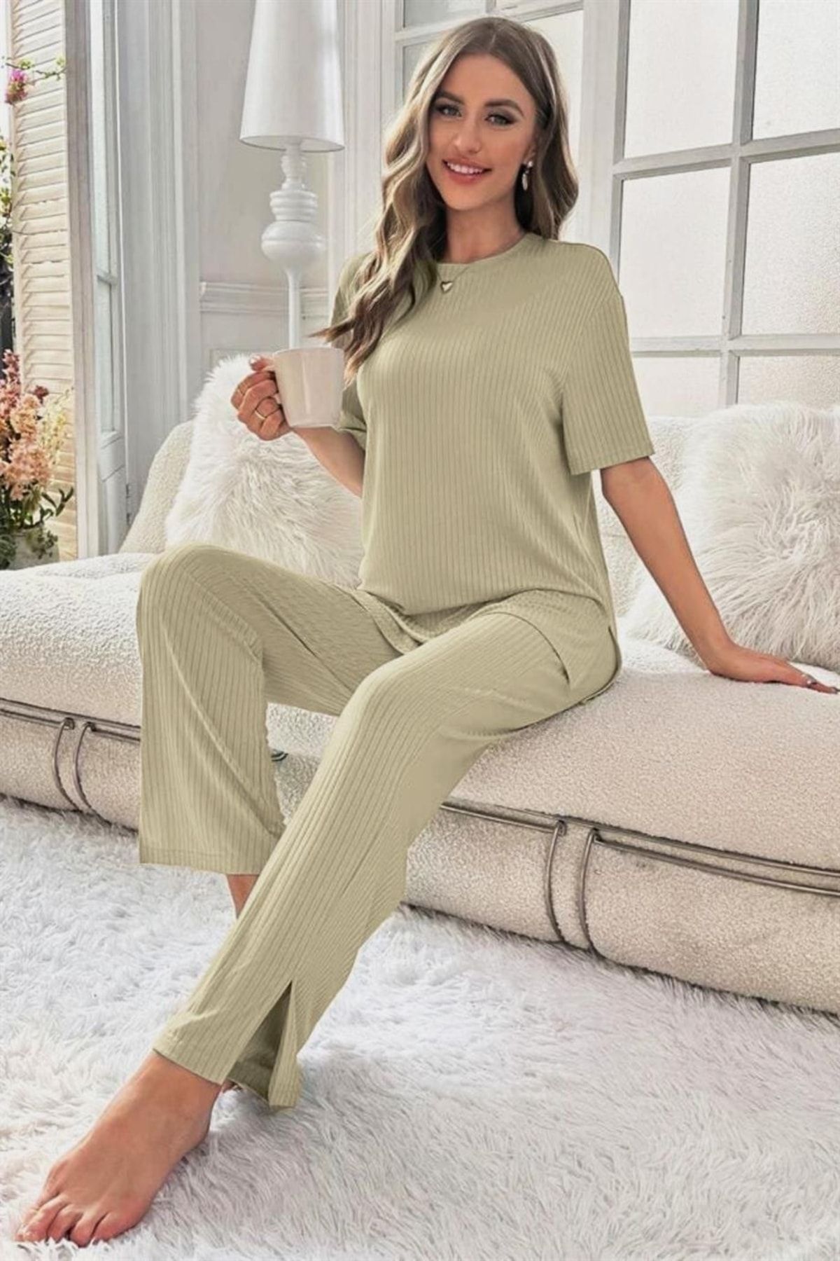 BELLA NOTTE Viskon Mint Yeşili Yırtmaç Detaylı Pijama Takımı 7017