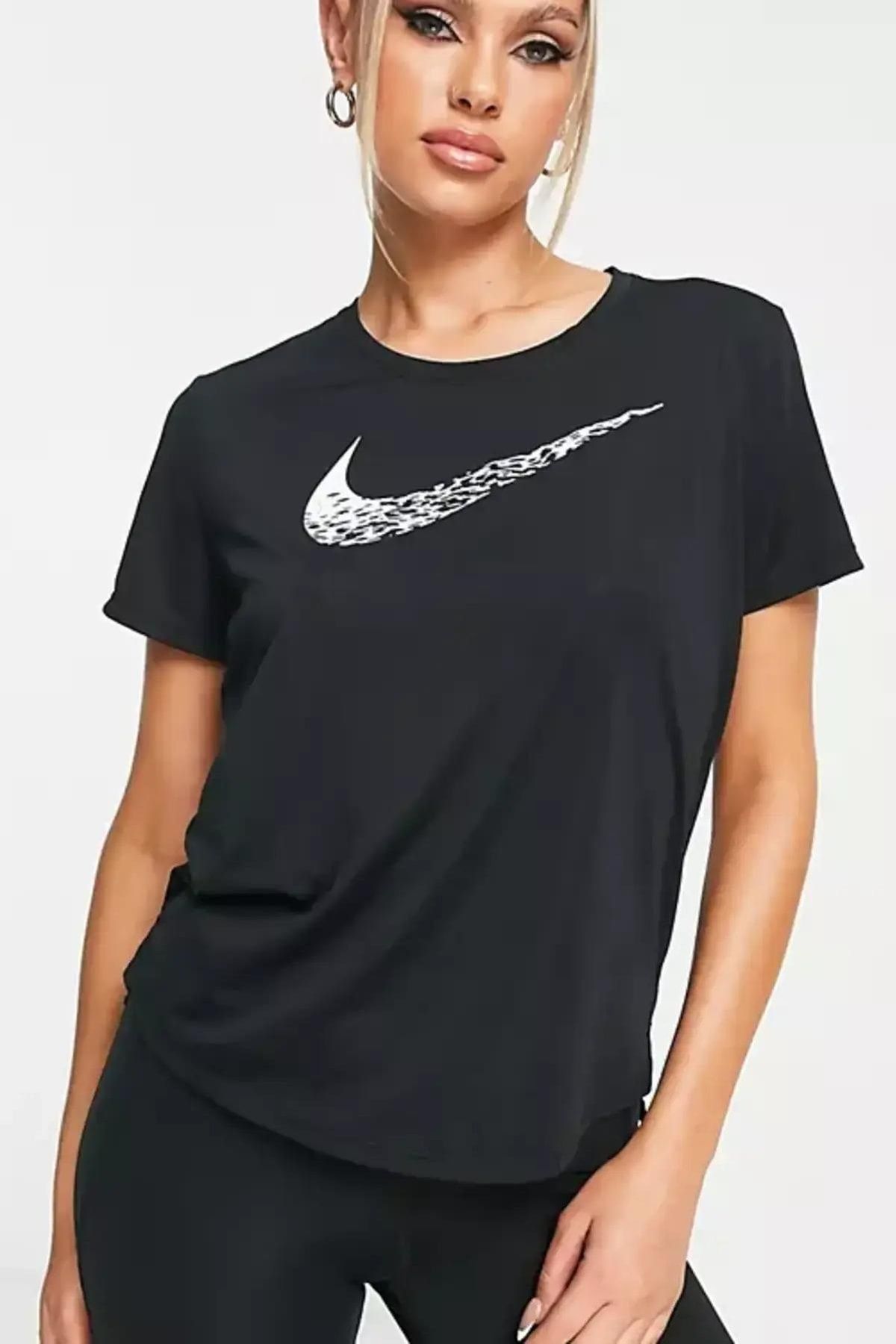 Nike Dri-fit Swoosh Run Siyah Kadın Standart Kesim Spor Tişört