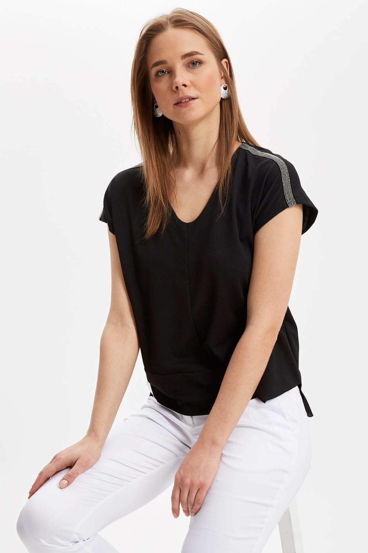 Defacto Kadın Siyah Payet Detaylı Kısa Kollu T-shirt
