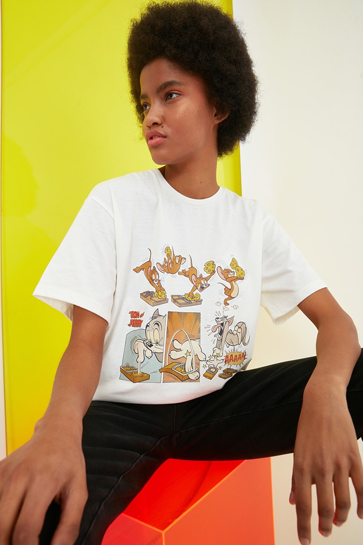 TRENDYOLMİLLA Ekru Lisanslı Tom & Jerry Baskılı Boyfriend Örme T-Shirt TWOSS20TS0394