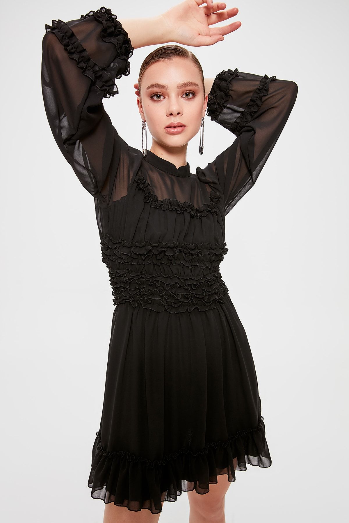TRENDYOLMİLLA Siyah Fırfır Detaylı Şifon Elbise TPRSS20EL0029