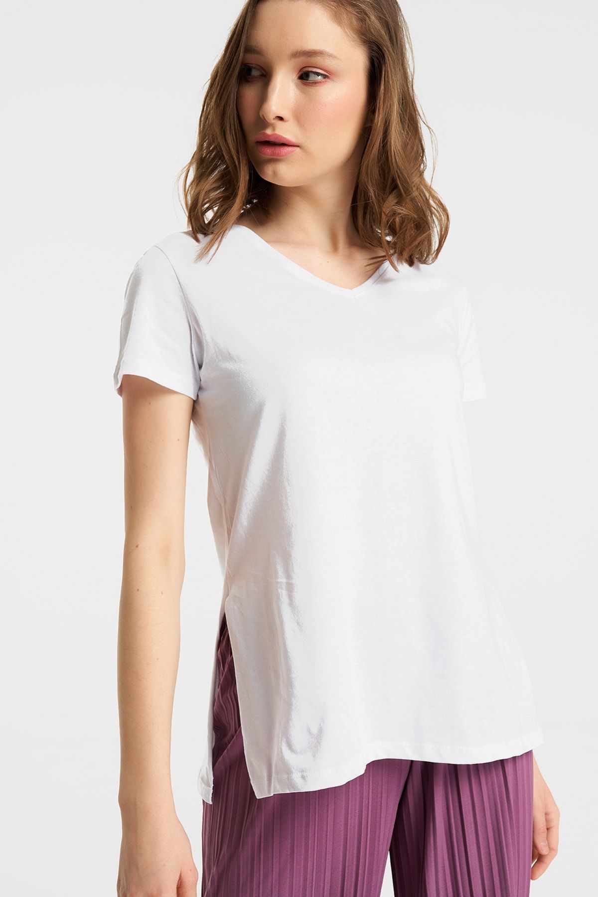 New Now Kadın Ekru V Yaka Yırtmaçlı Basic T-shirt 20Y679101