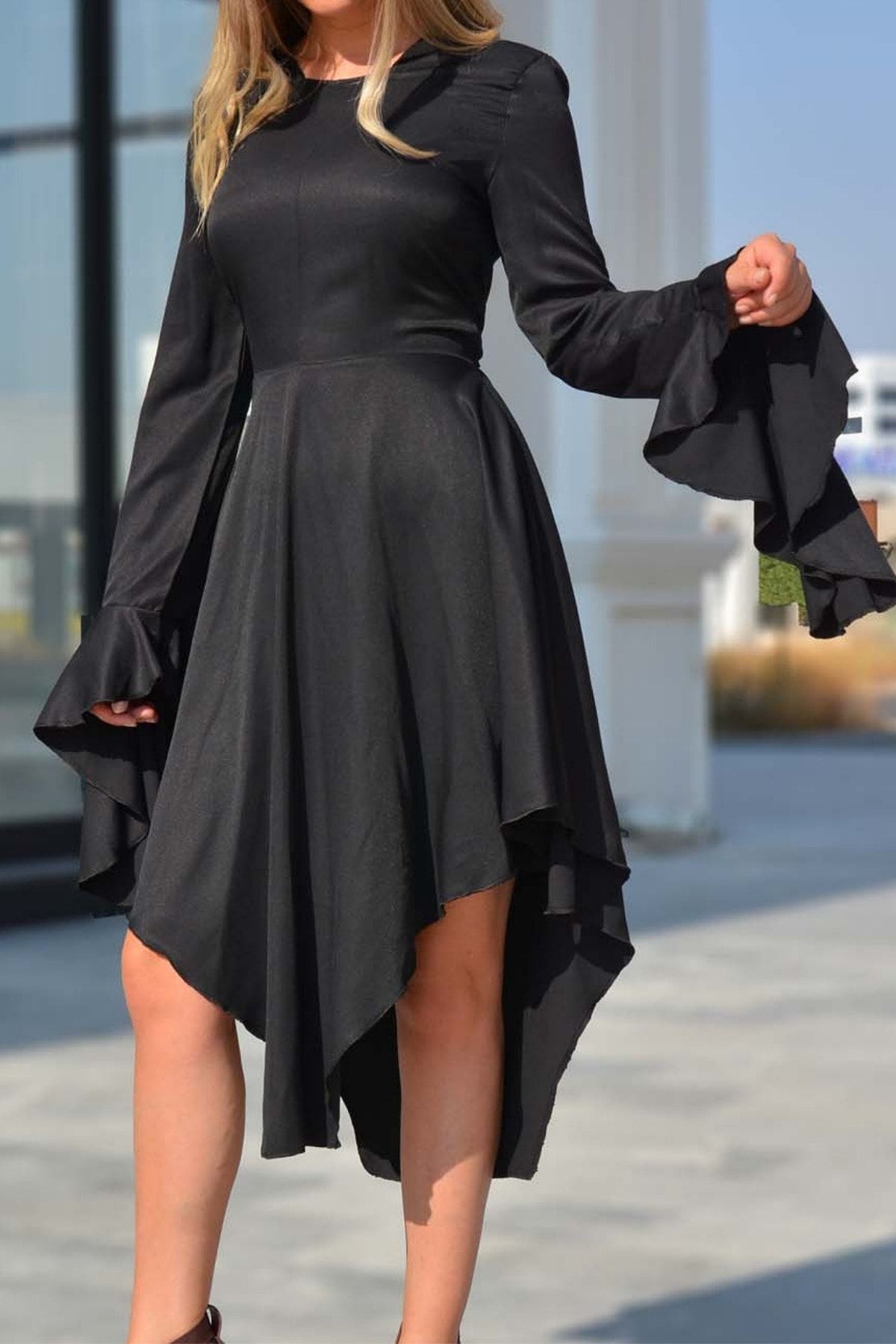 Due Stelle Kadın Siyah Kapüşonlu Asimetrik Kesim Belden Bağlamalı Elbise
