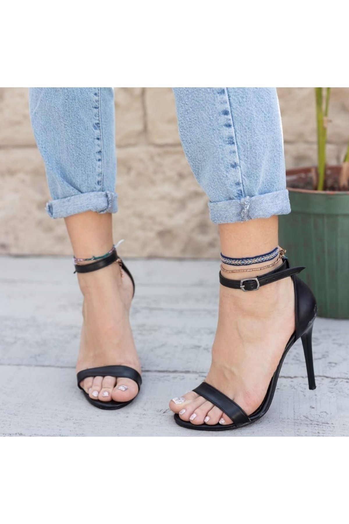Afilli Kadın Siyah İnce Tek Bant İnce Sivri Topuklu Ayakkabı Yüksek 9-10 Topuk Önü Açık Sandalet