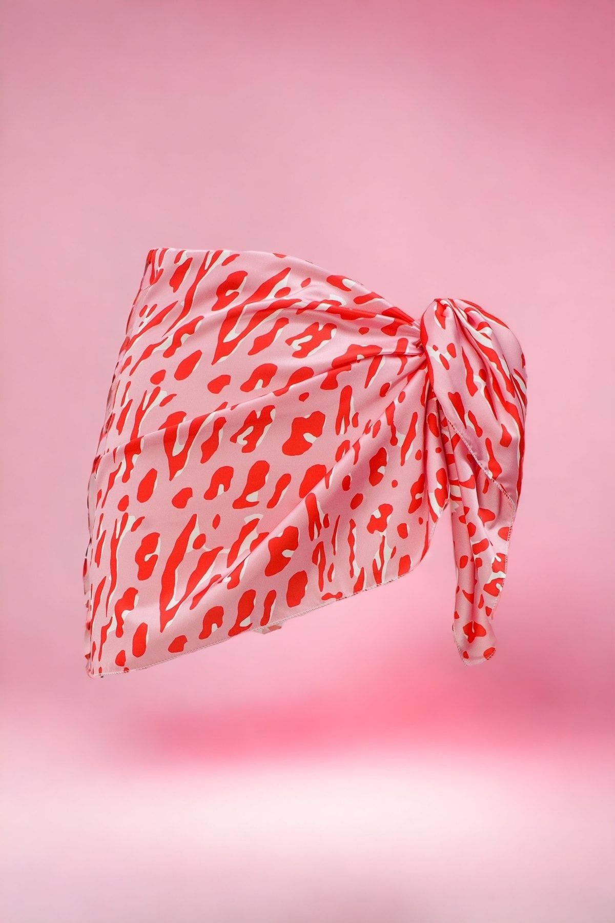 pistore Pembe Kırmızı Geometrik Desenli Kısa Pareo Saten Iç Göstermez Kadın Plaj Elbisesi Yeni Sezon