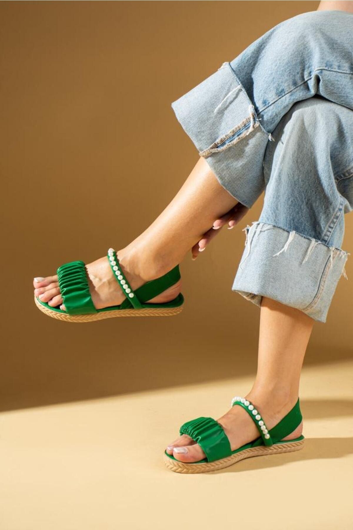Mizan Yeşil İnci Taşlı Büzgülü Sandalet