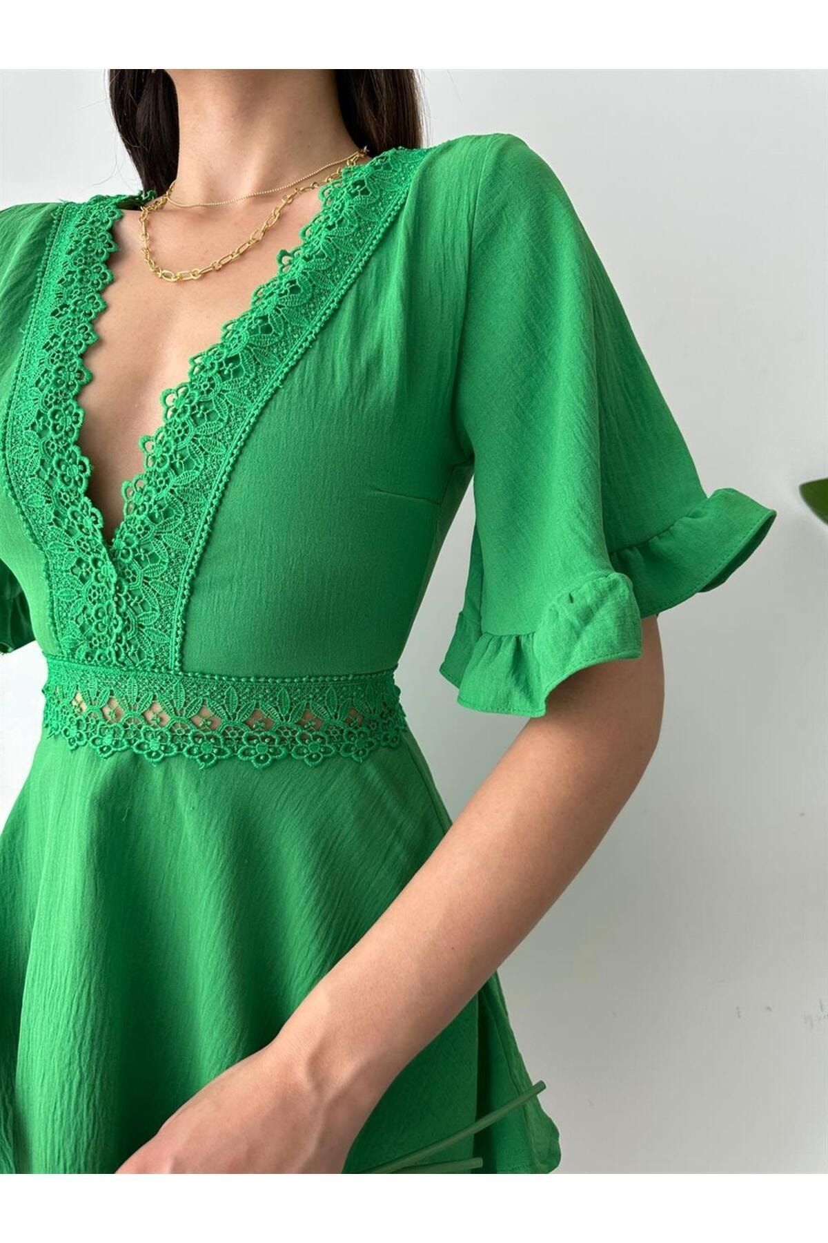 Valeria Vilson Kadın Sırt Dekoliteli Brode Detaylı Şortlu Tulum Elbise-Yeşil(1856)