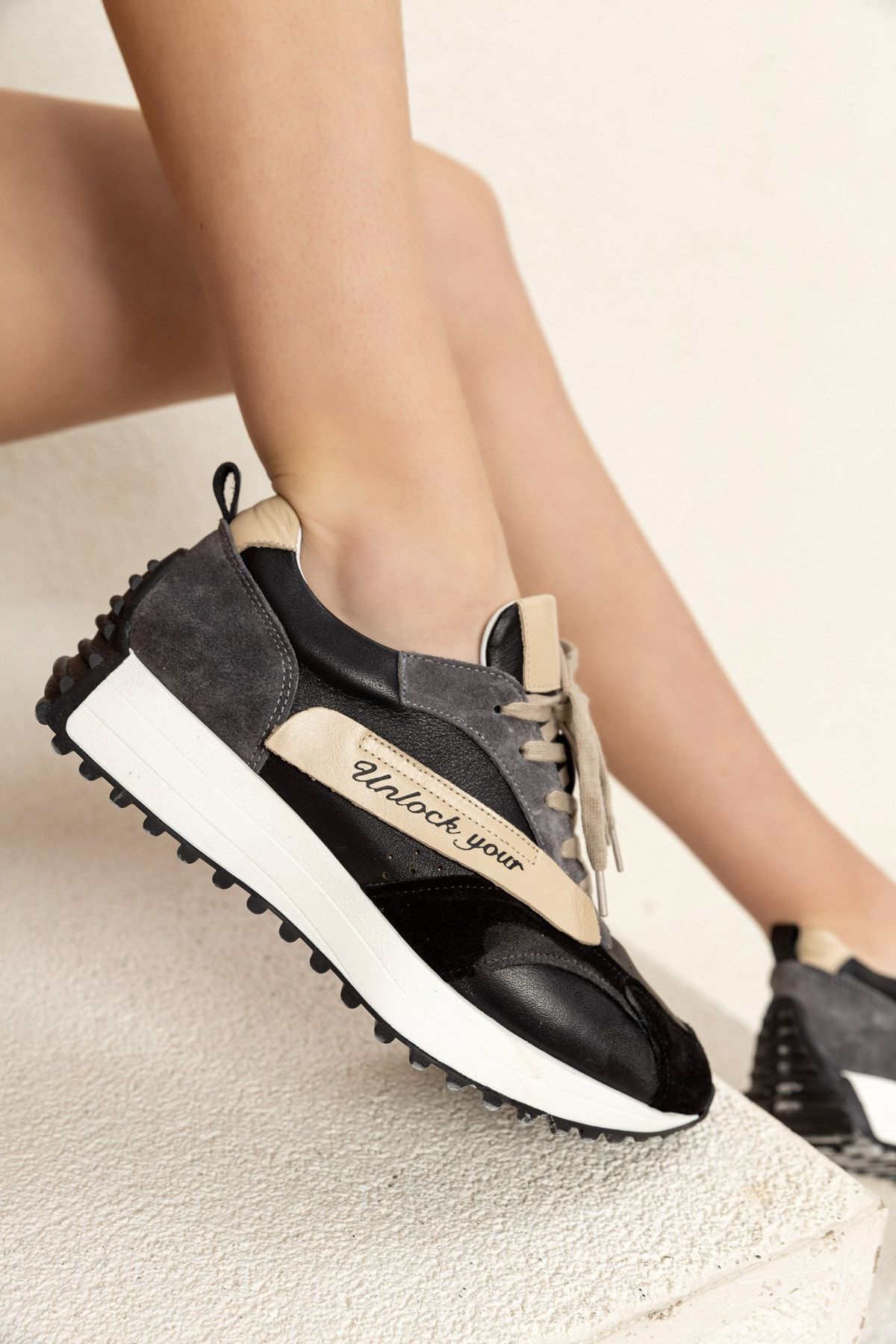 Tindirella Kadın Siyah Günlük Rahat Spor Ayakkabı Sneaker Hakiki Deri Yürüyüş Koşu Ayakkabı 4cm Ortapedik
