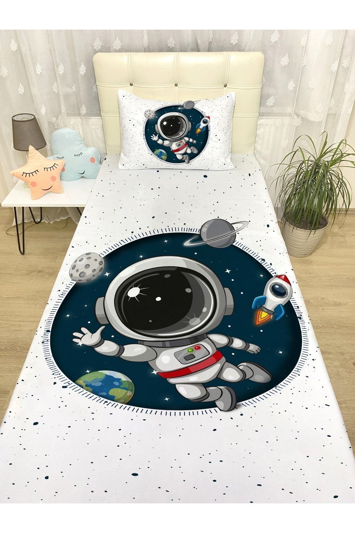Evpanya Maceracı Minik Astronot Yatak Örtüsü Ve Yastık Kılıfı