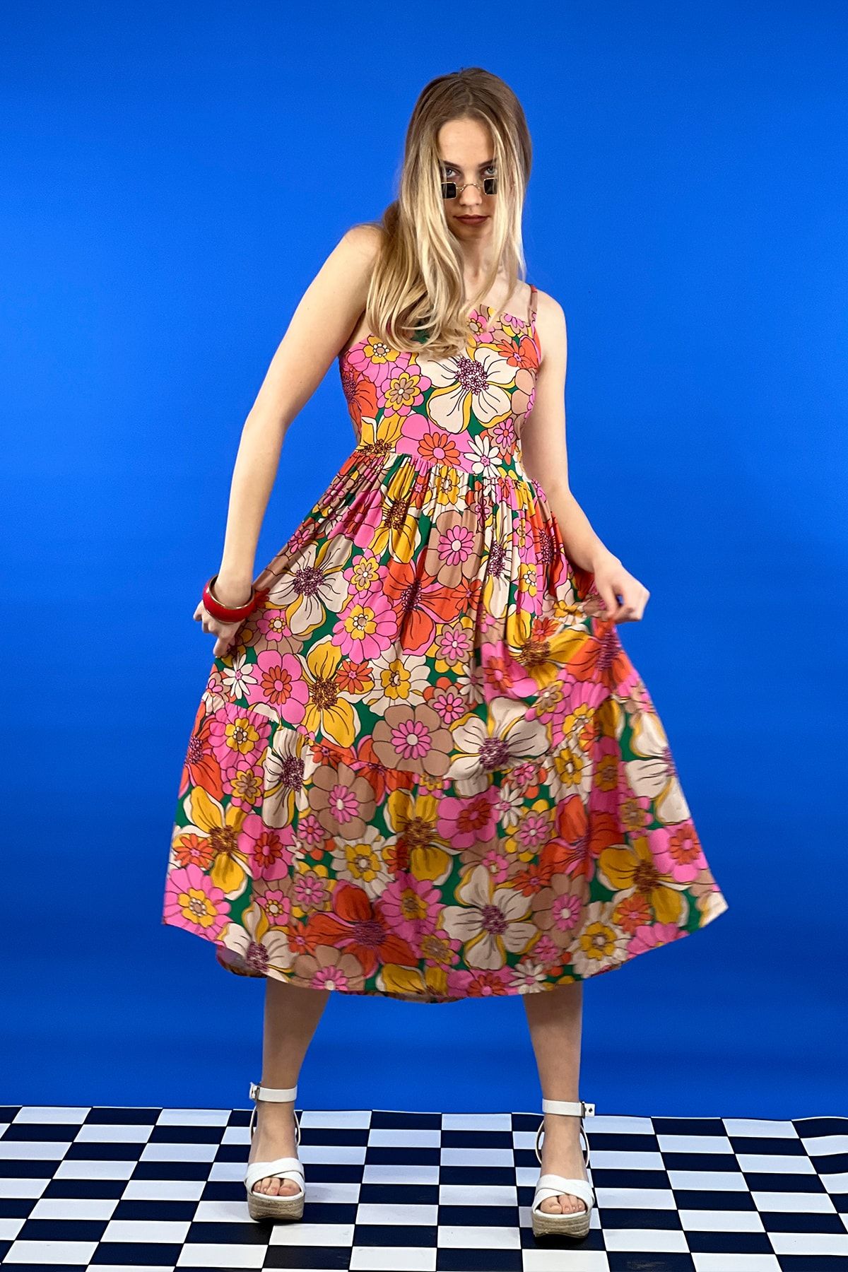 Miss Poem Fuşya Çiçek Desenli Askılı Sırt Dekolte Bel Pliseli Etek Fırfırlı Yazlık Maxi Pileli Elbise