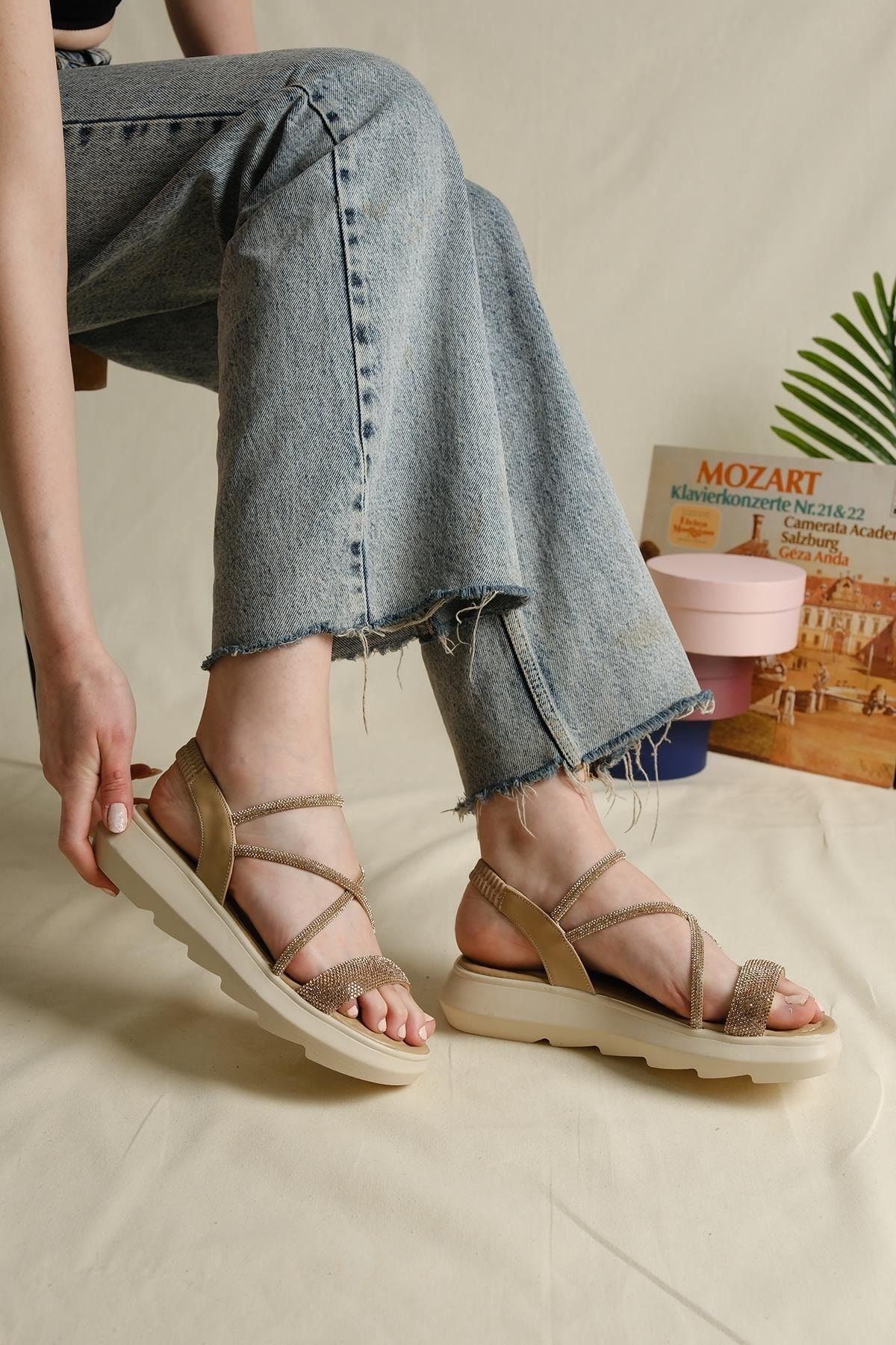 Oksit Niala Kalın Tabanlı Rahat Taban Taş Detaylı Kadın Sandalet