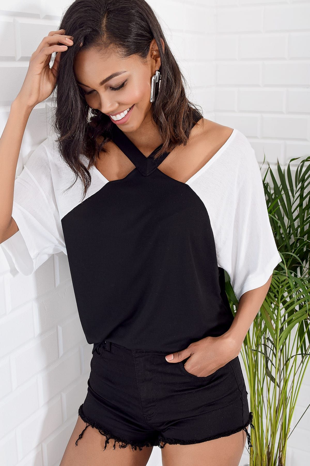 Trend Alaçatı Stili Kadın Siyah-Beyaz Bloklu Boynu Bantlı Bluz ALC-017-124-F