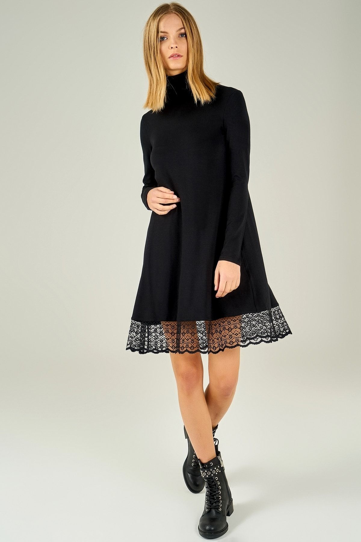 Boutiquen Kadın Siyah Eteği Dantelli Balıkçı Yaka Elbise 2022BQ