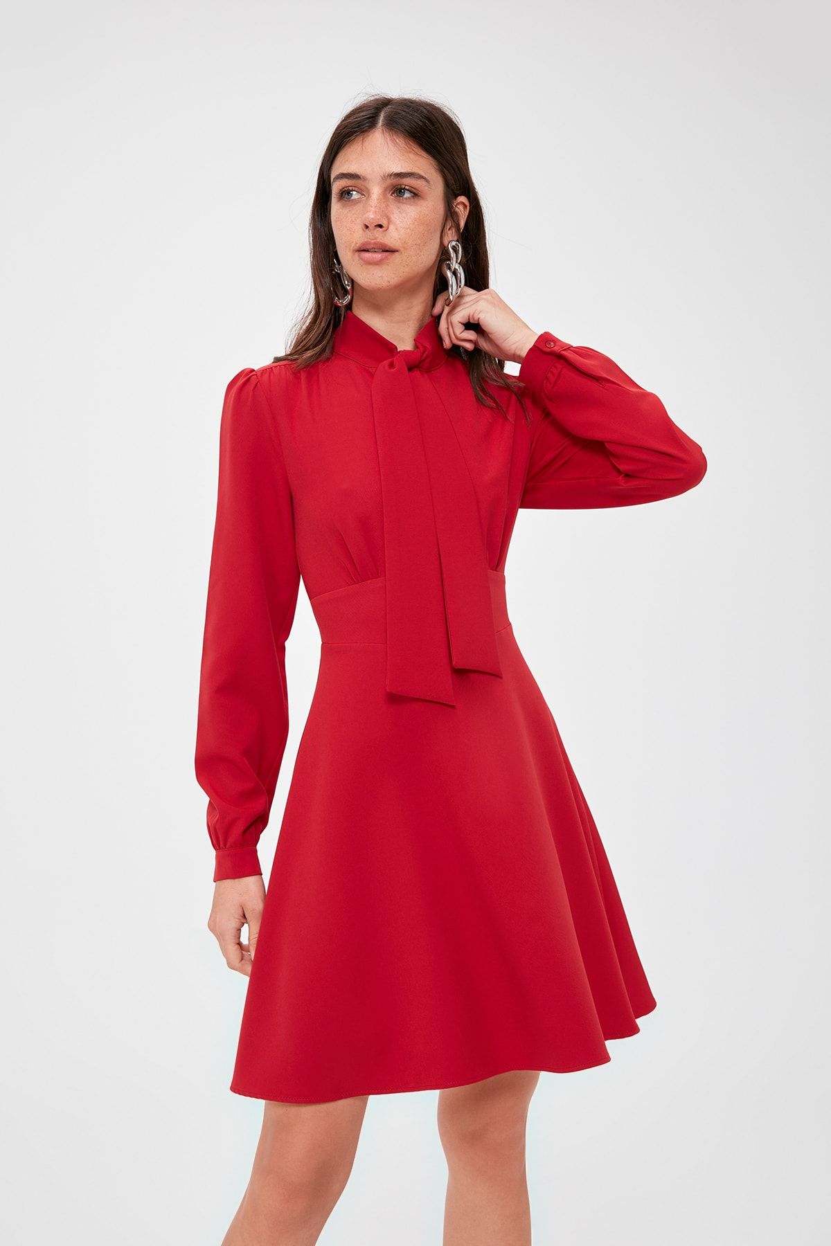 TRENDYOLMİLLA Kırmızı Yaka Detaylı Elbise TWOAW20EL1670