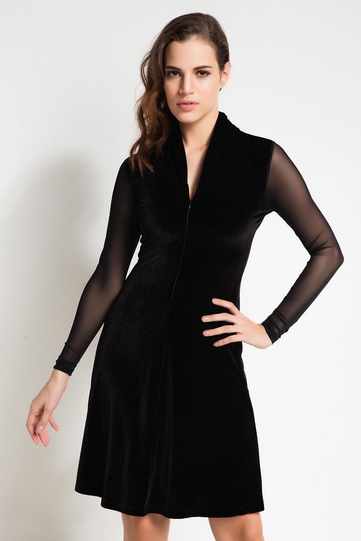 Laranor Kadın Siyah Tül ve Yaka Detaylı Kadife Elbise 15L4573