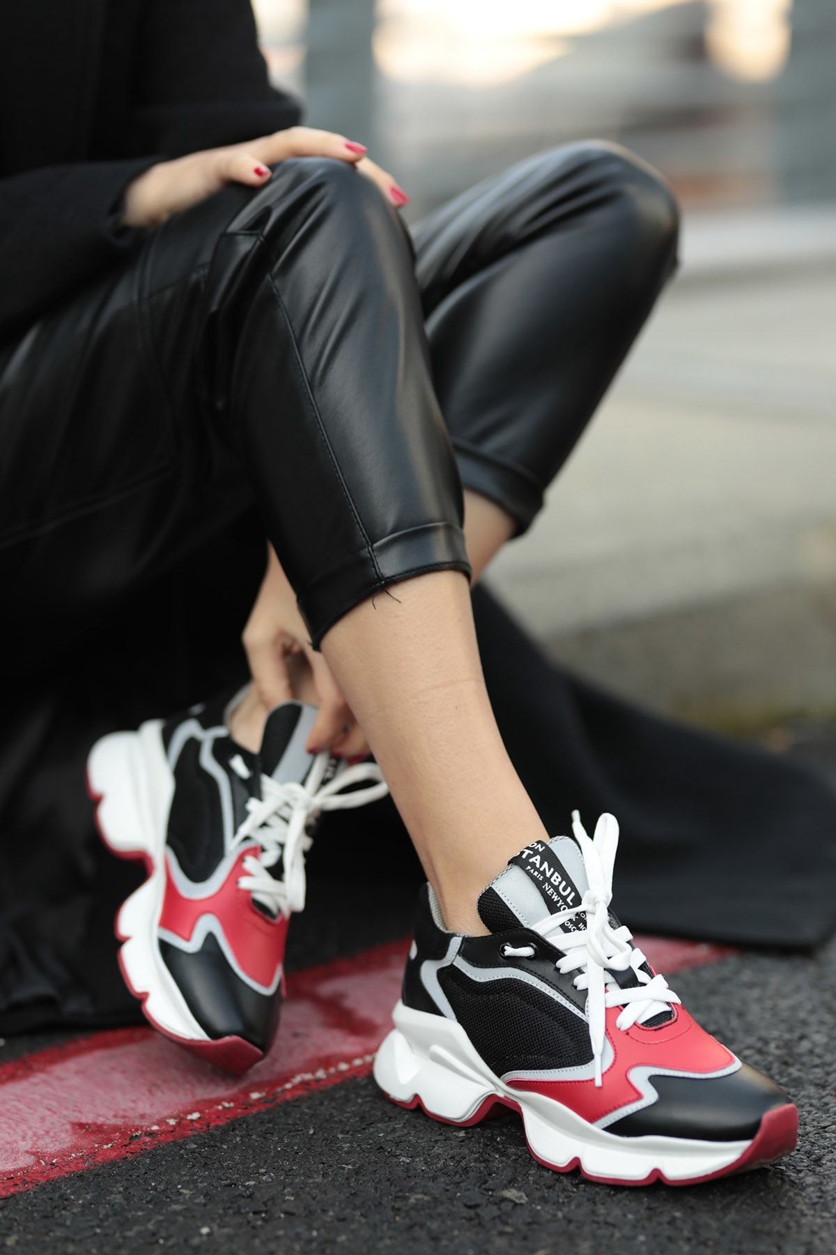 Mio Gusto Febris Kırmızı Bloklu Siyah Sneaker
