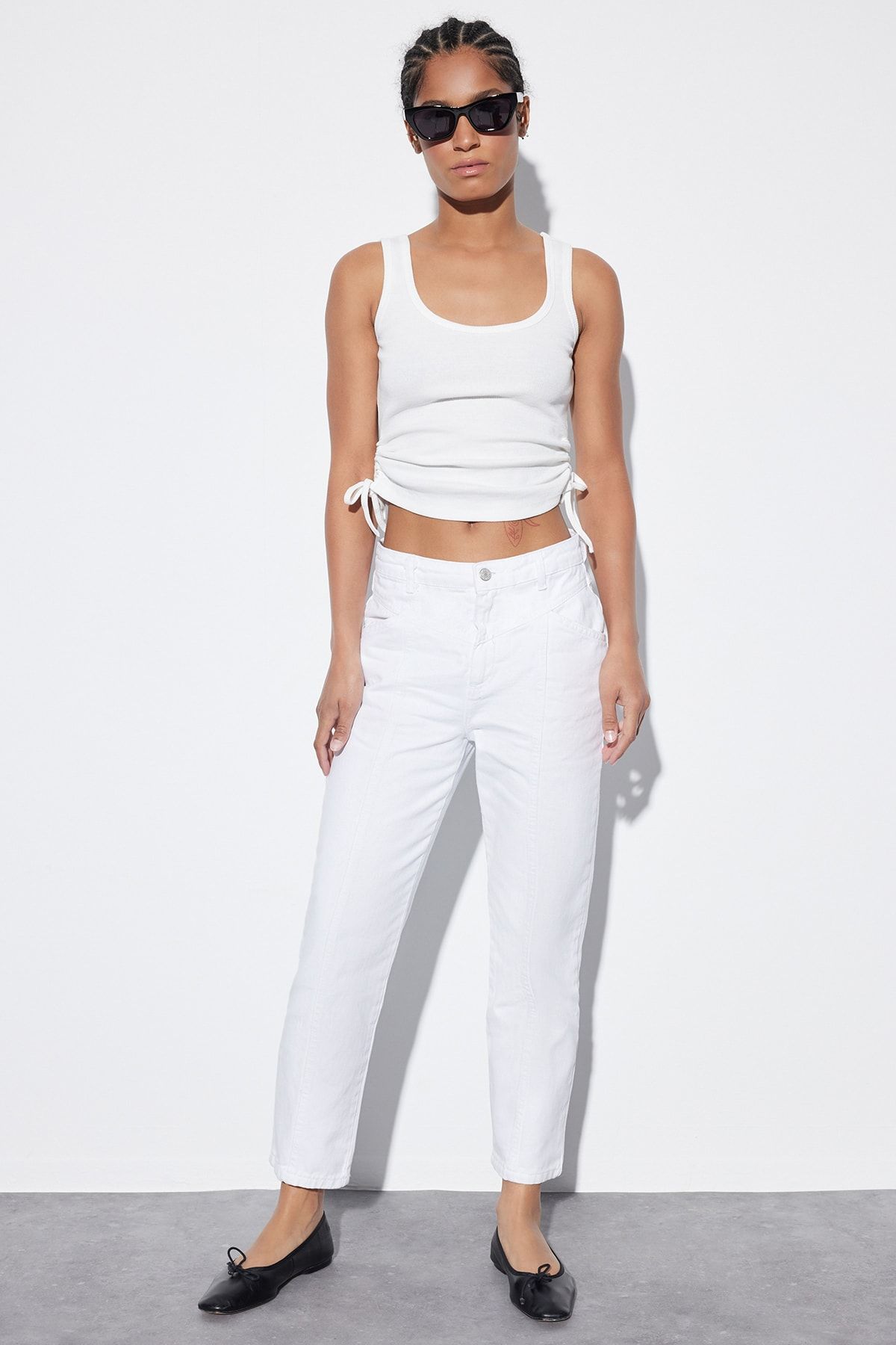 TRENDYOLMİLLA Beyaz Bel Detaylı Yüksek Bel Straight Jeans TWOSS20JE0425
