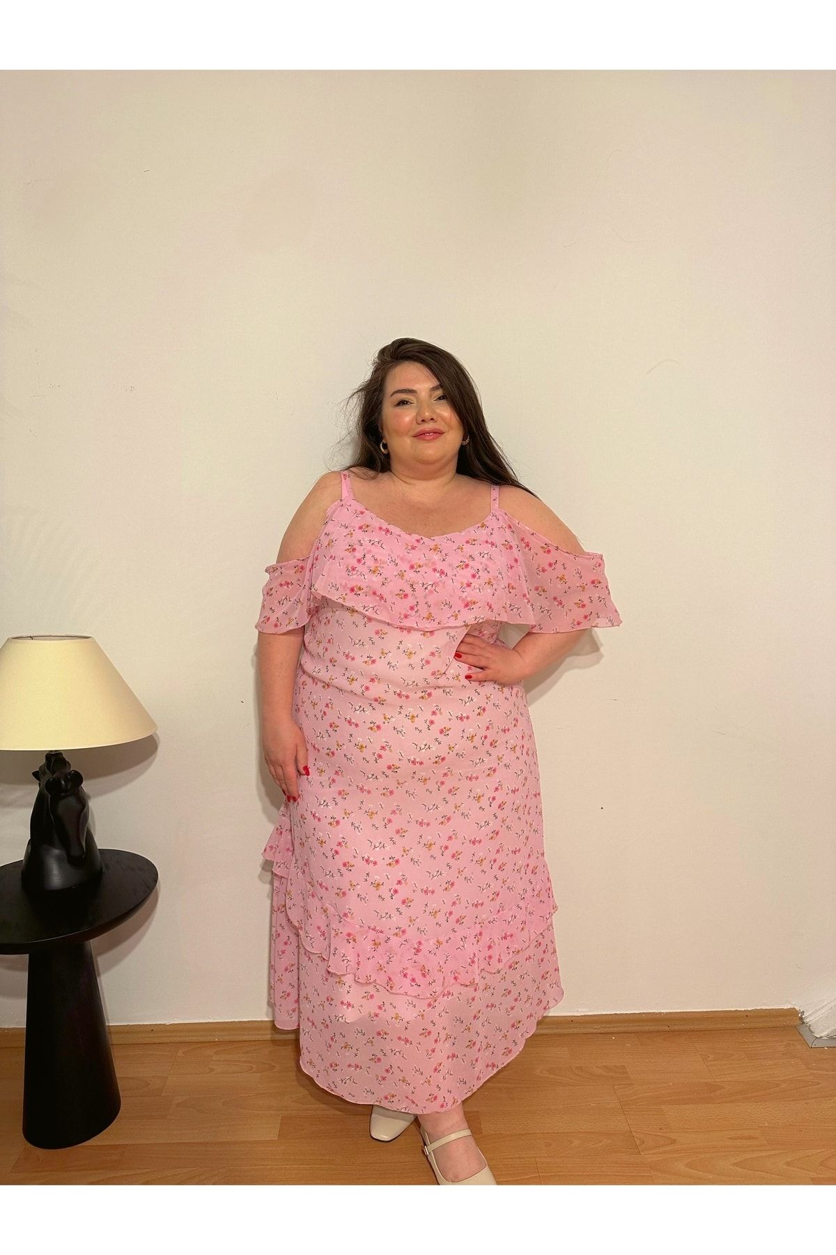 Kendinisevbutik Pembe Şifon Büyük Beden Çiçekli Astarlı Elbise