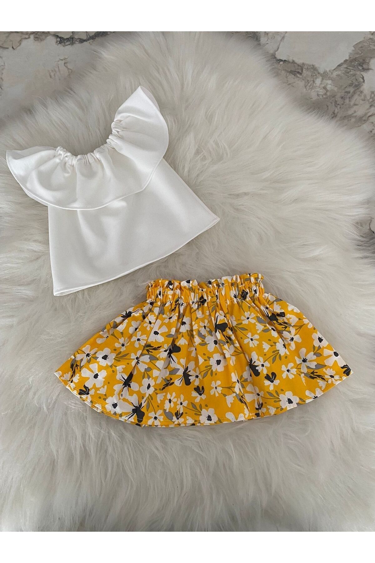 Moda Lina Kız Bebek Beyaz Bluz & Büyük Çiçek Desen Etek Takım